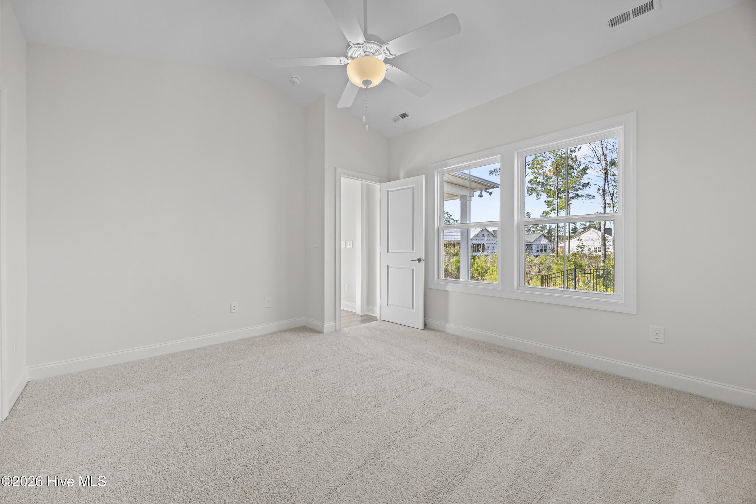 100556976 | Photo 22