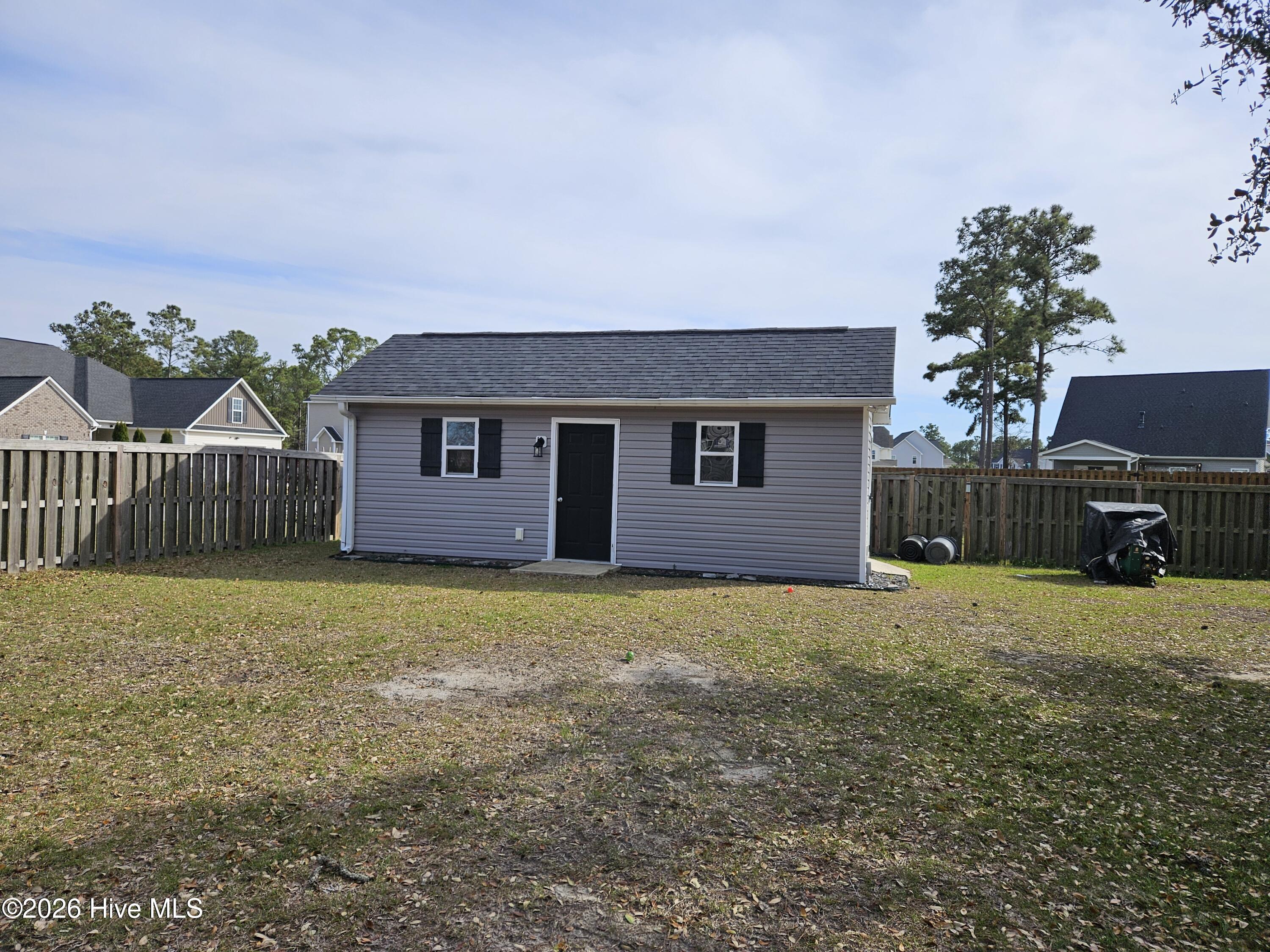 100568261 | Photo 35