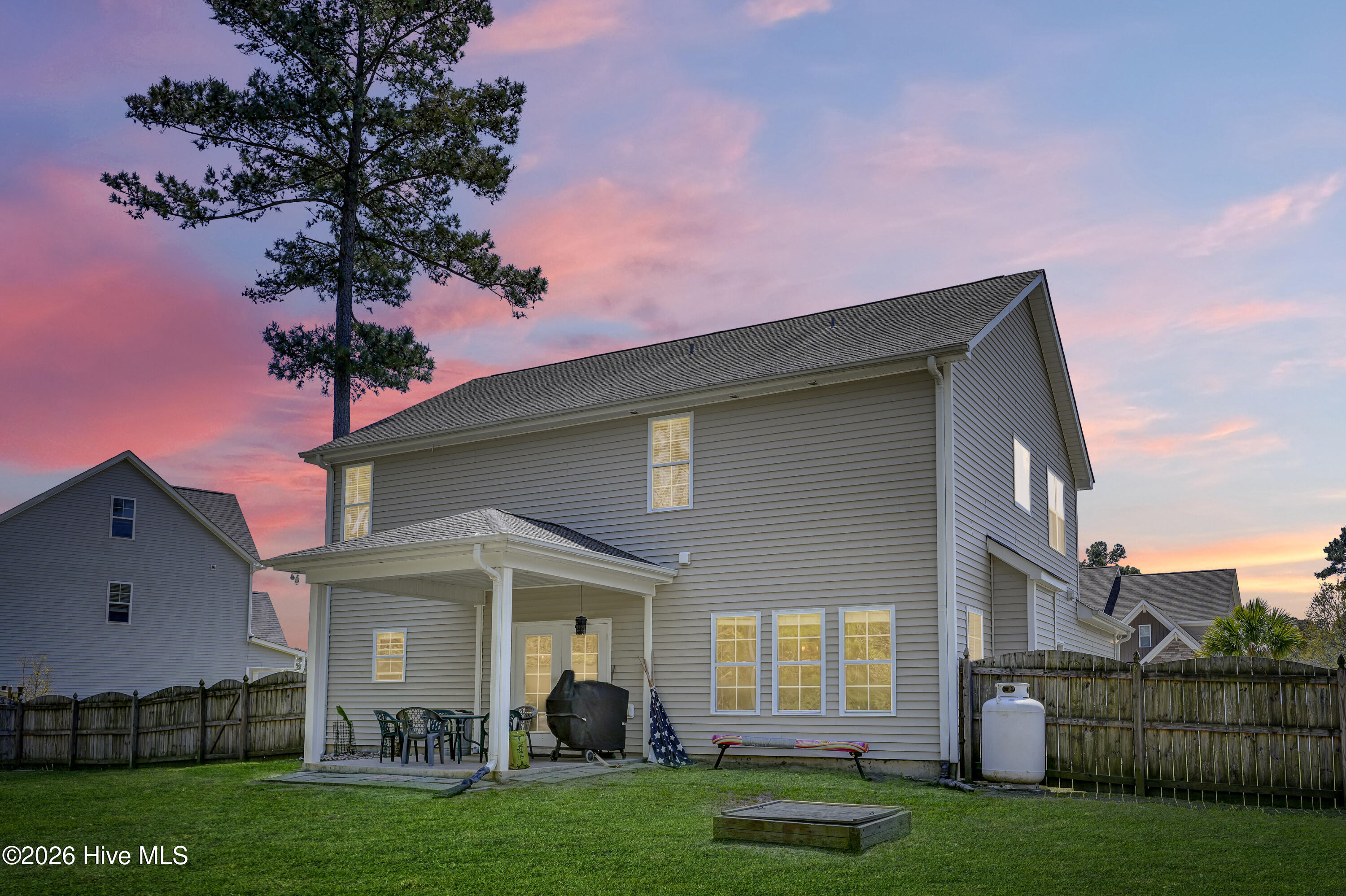 100565660 | Photo 30