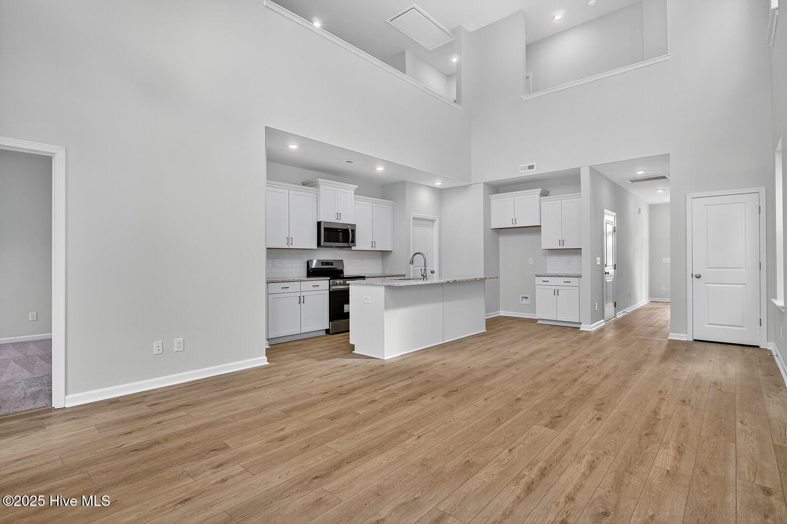 100538144 | Photo 11