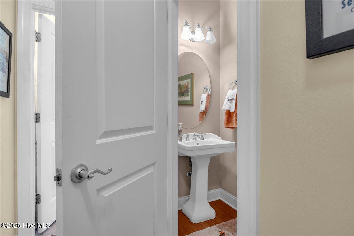 100548229 | Photo 23