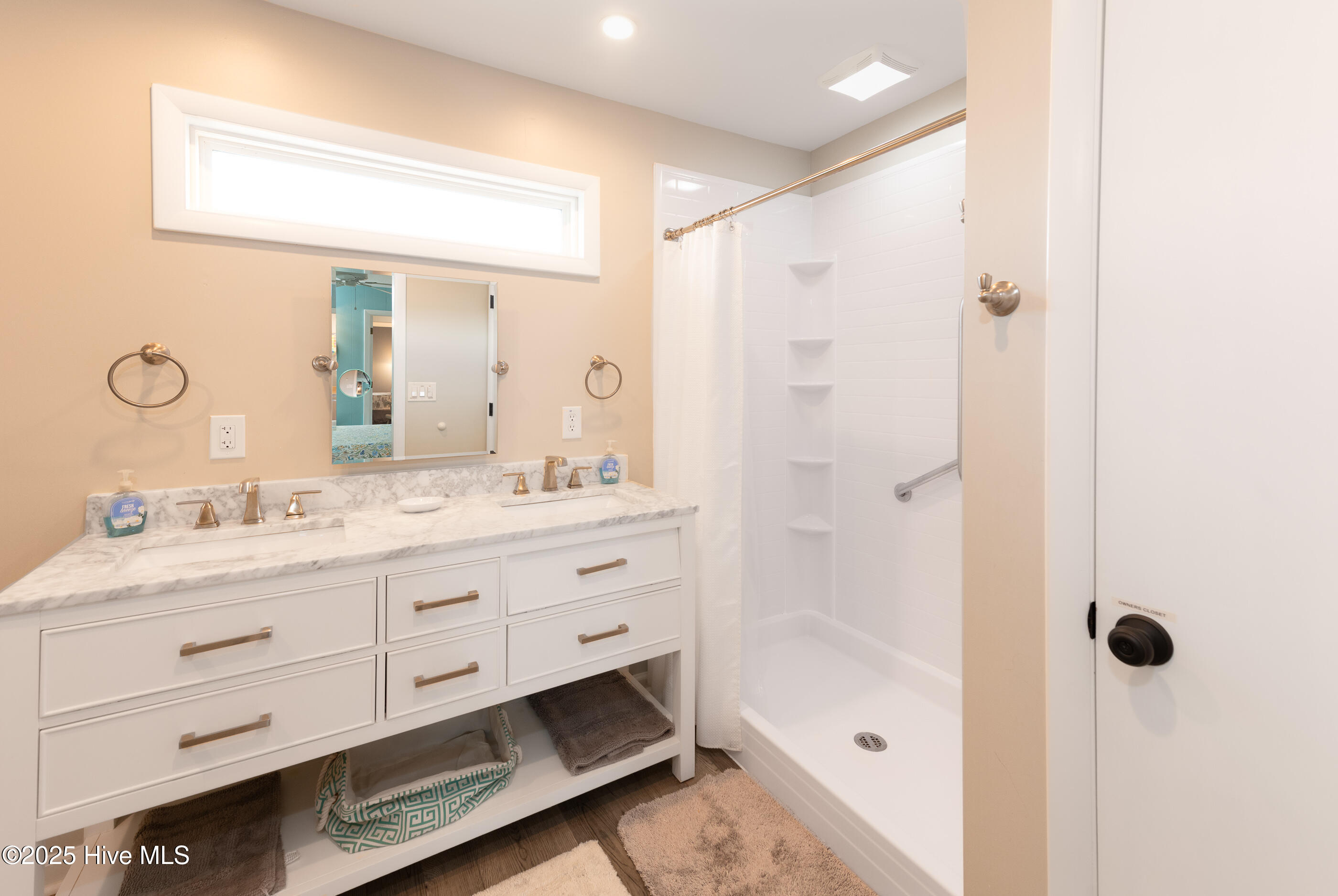 100557462 | Photo 26