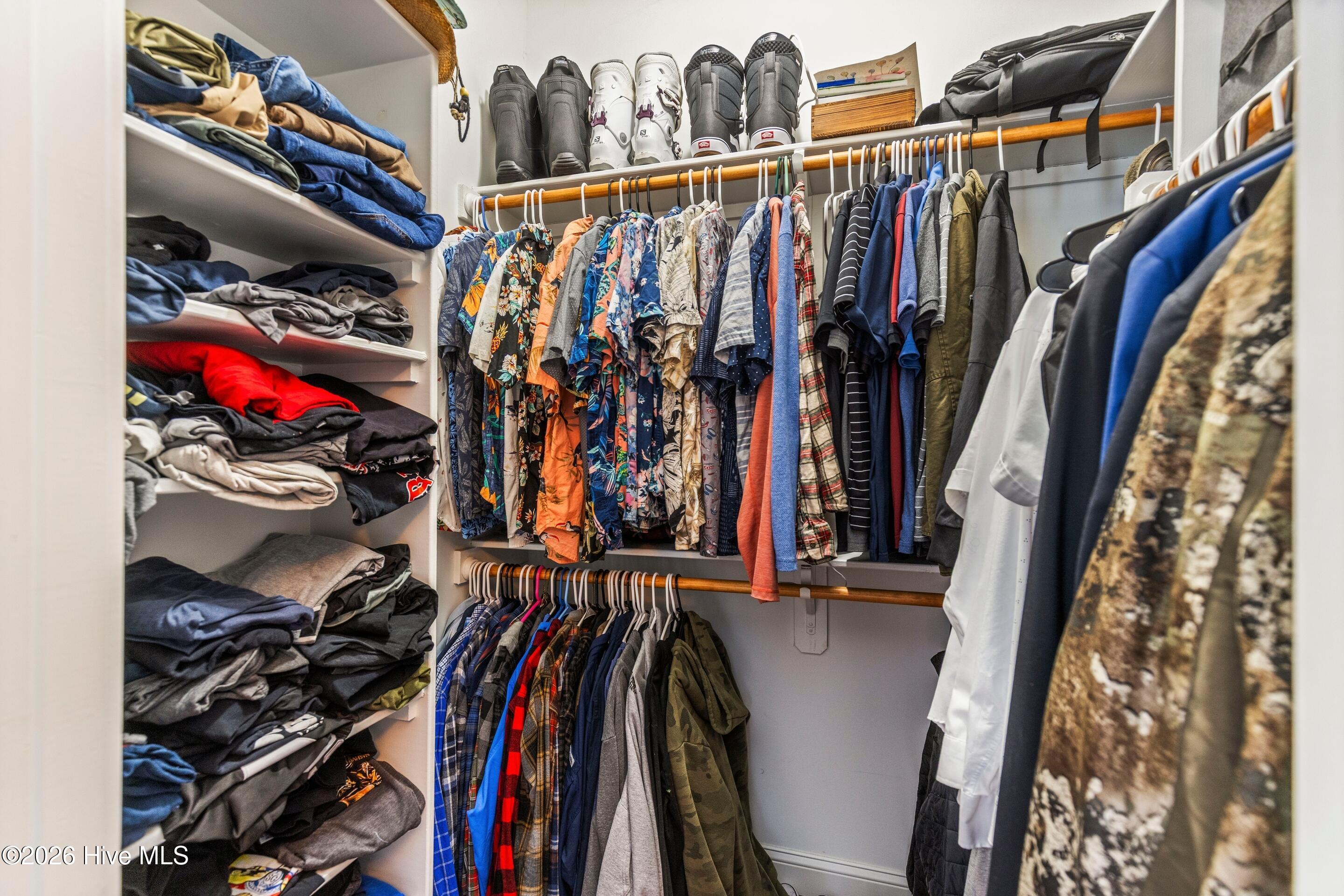 100548789 | Photo 38