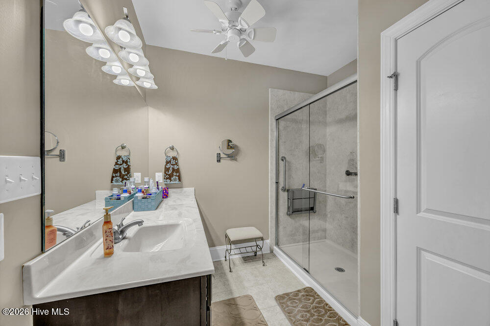 100548835 | Photo 20