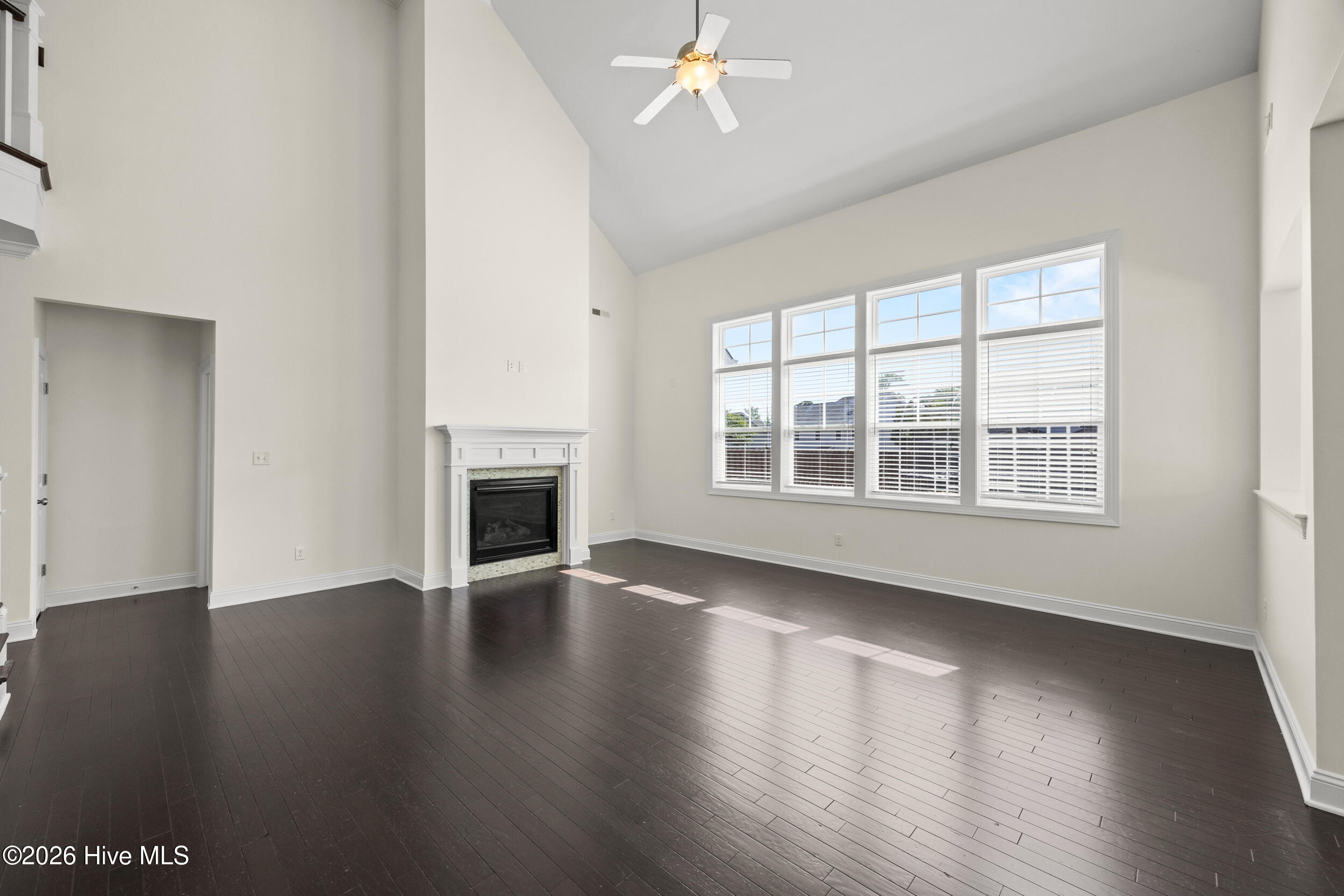 100568241 | Photo 21