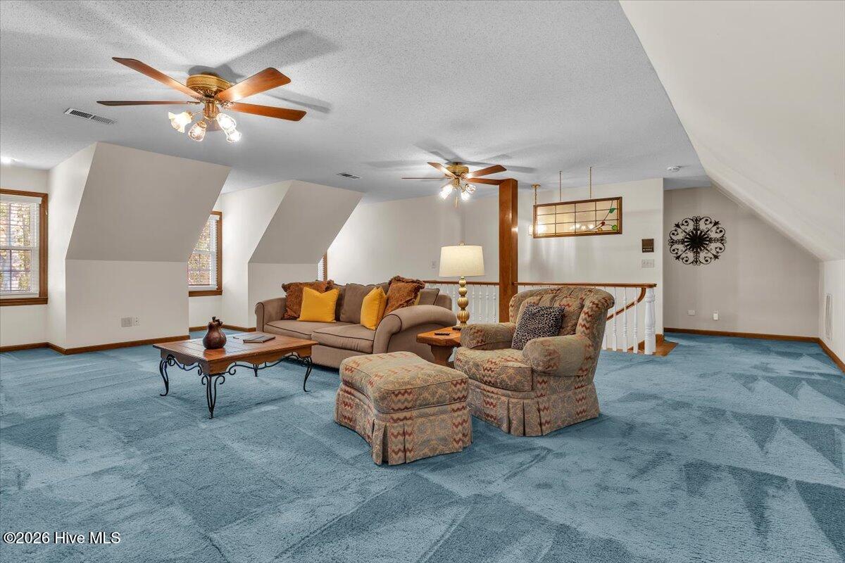 100565591 | Photo 40