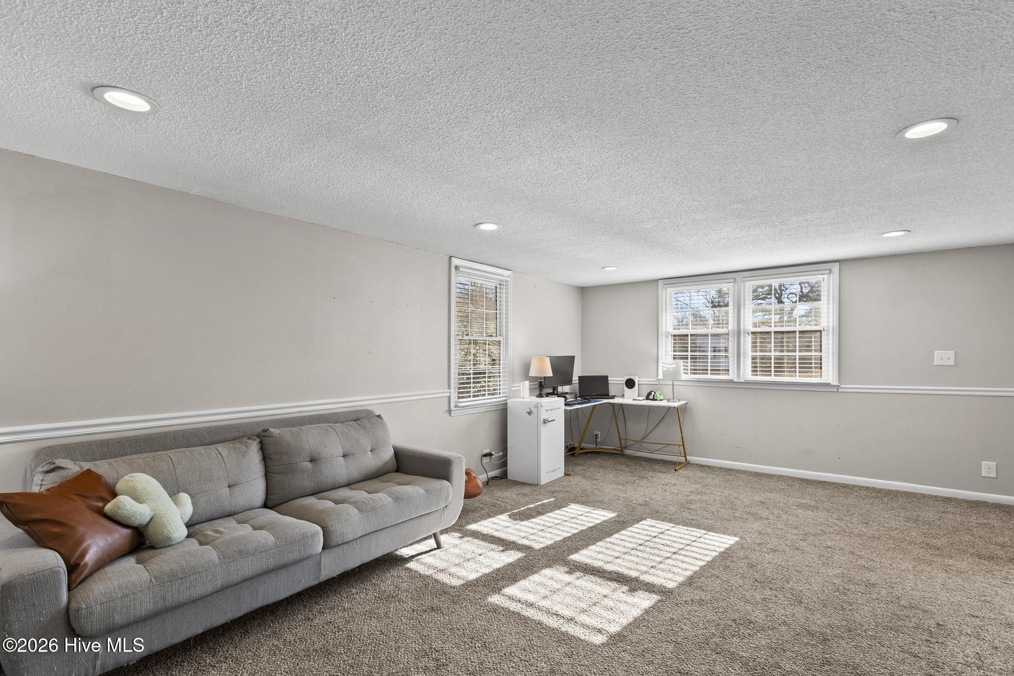 100553345 | Photo 15