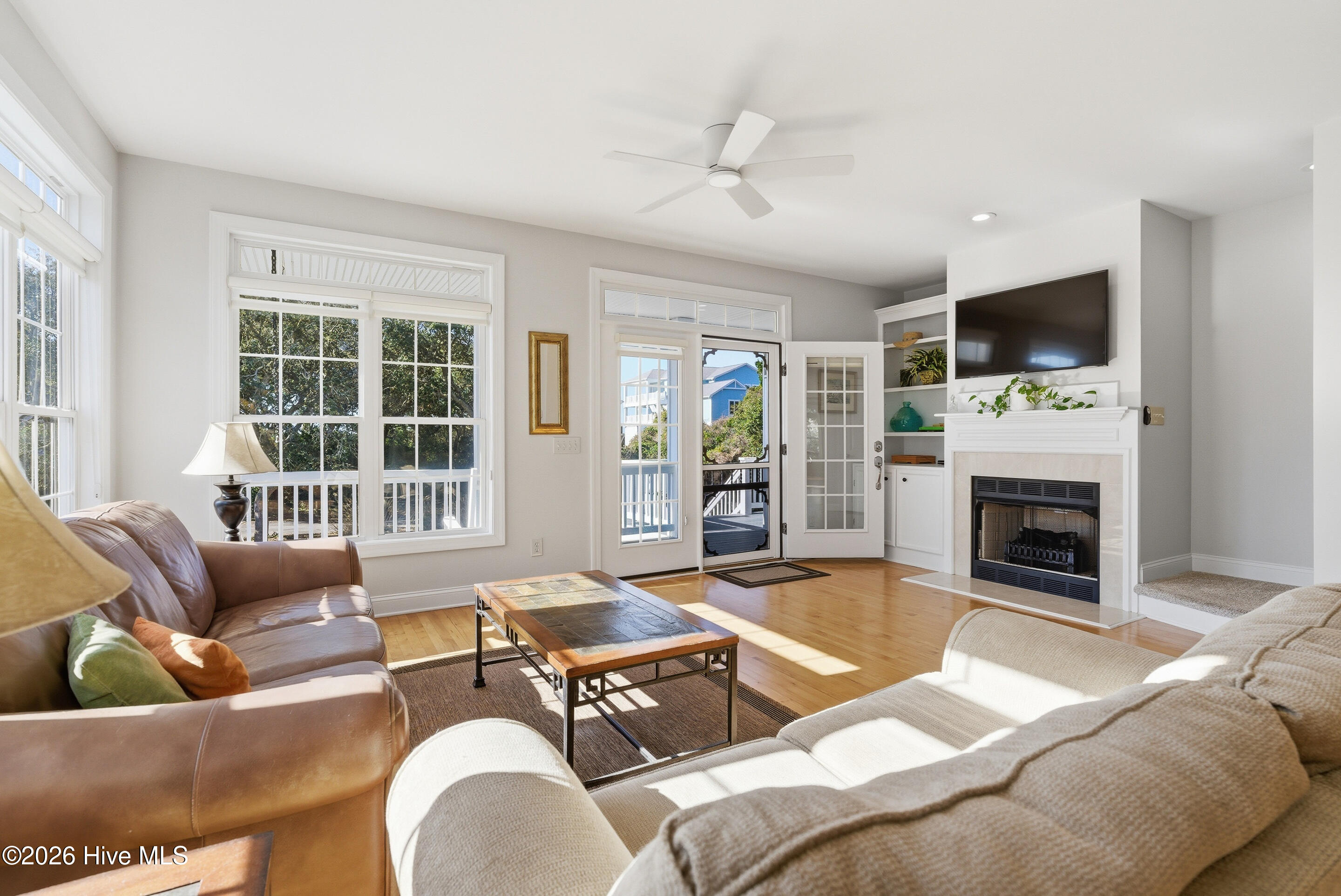 100561643 | Photo 12