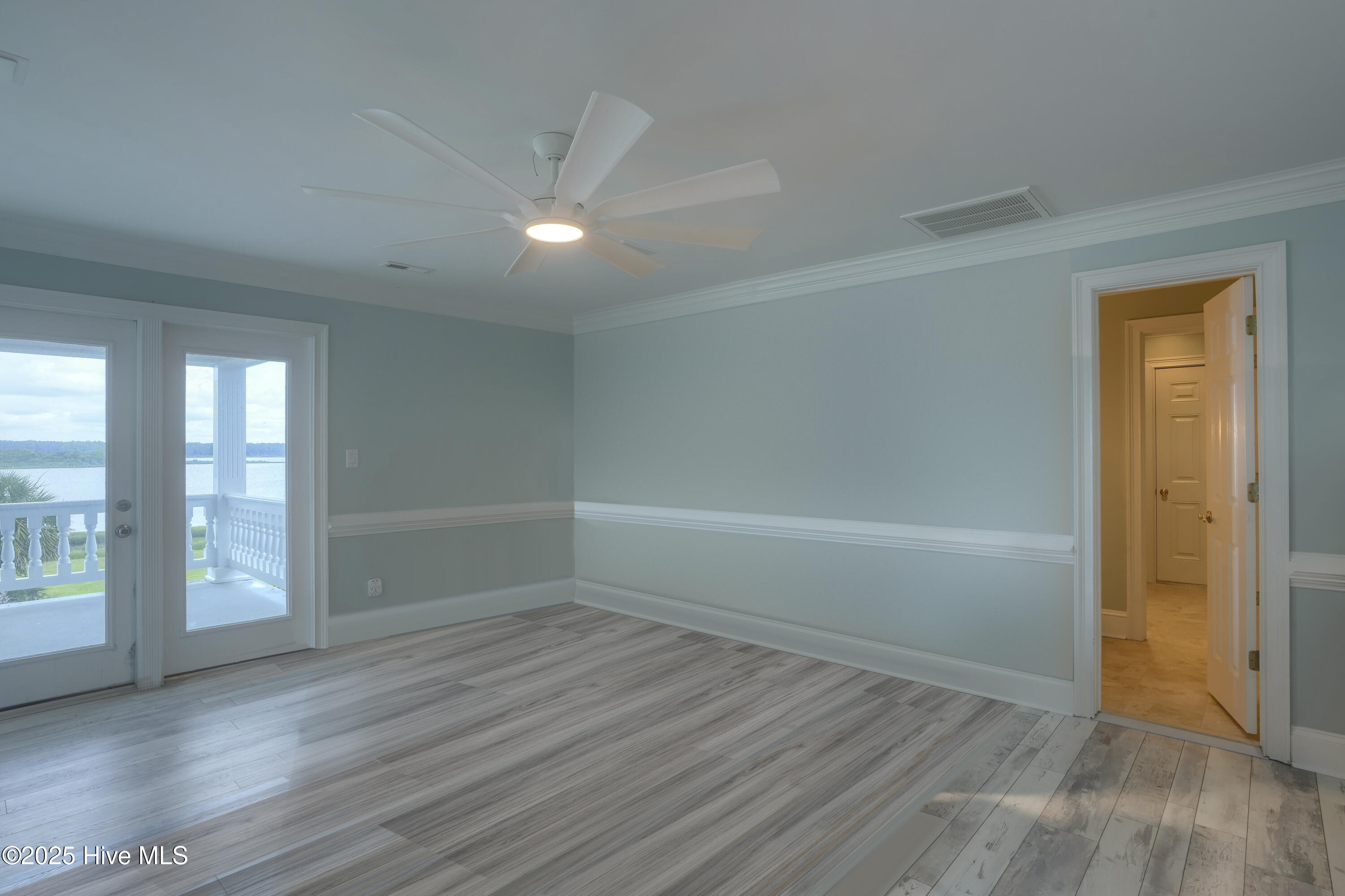 100512986 | Photo 46