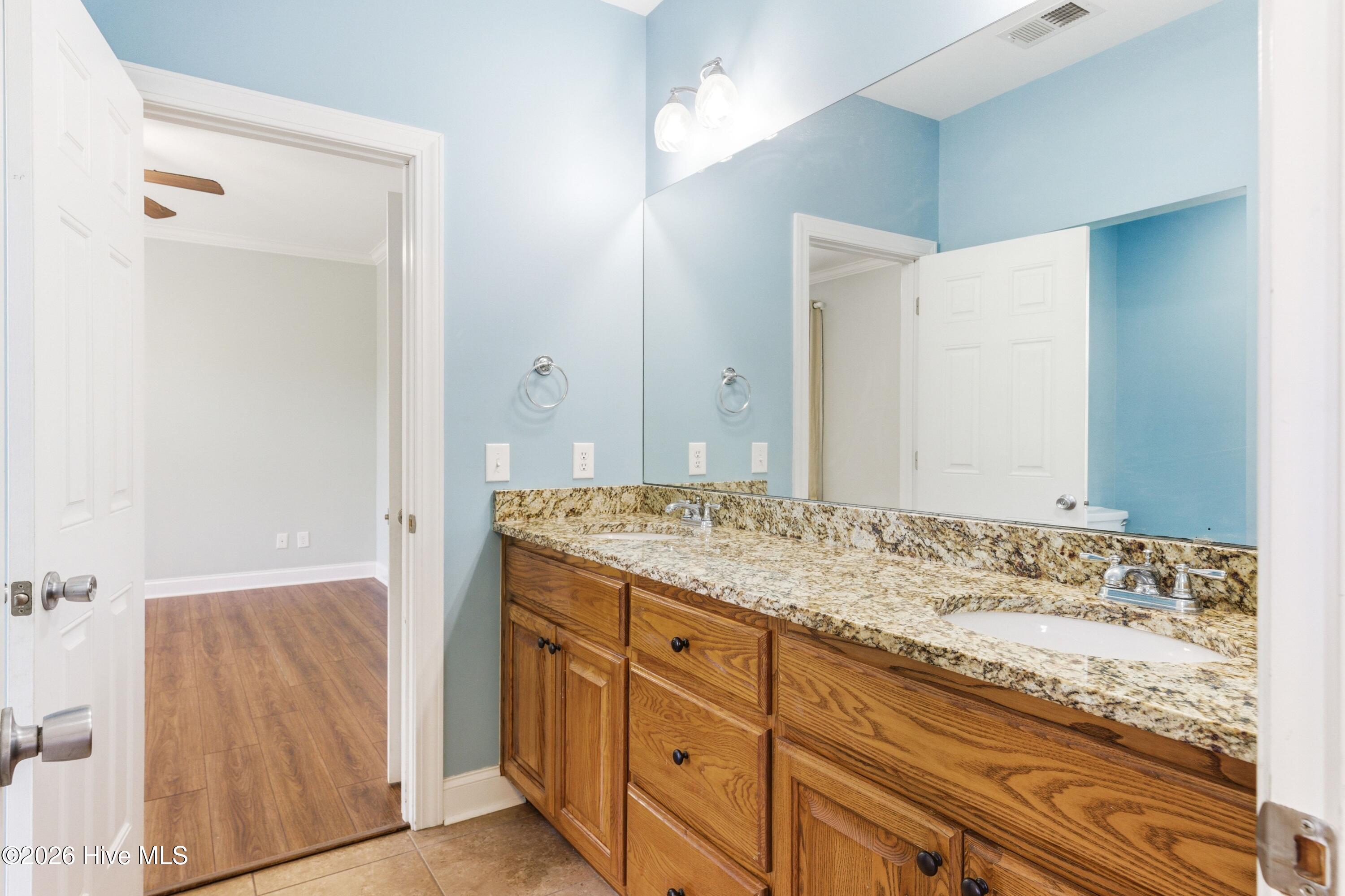 100564216 | Photo 30