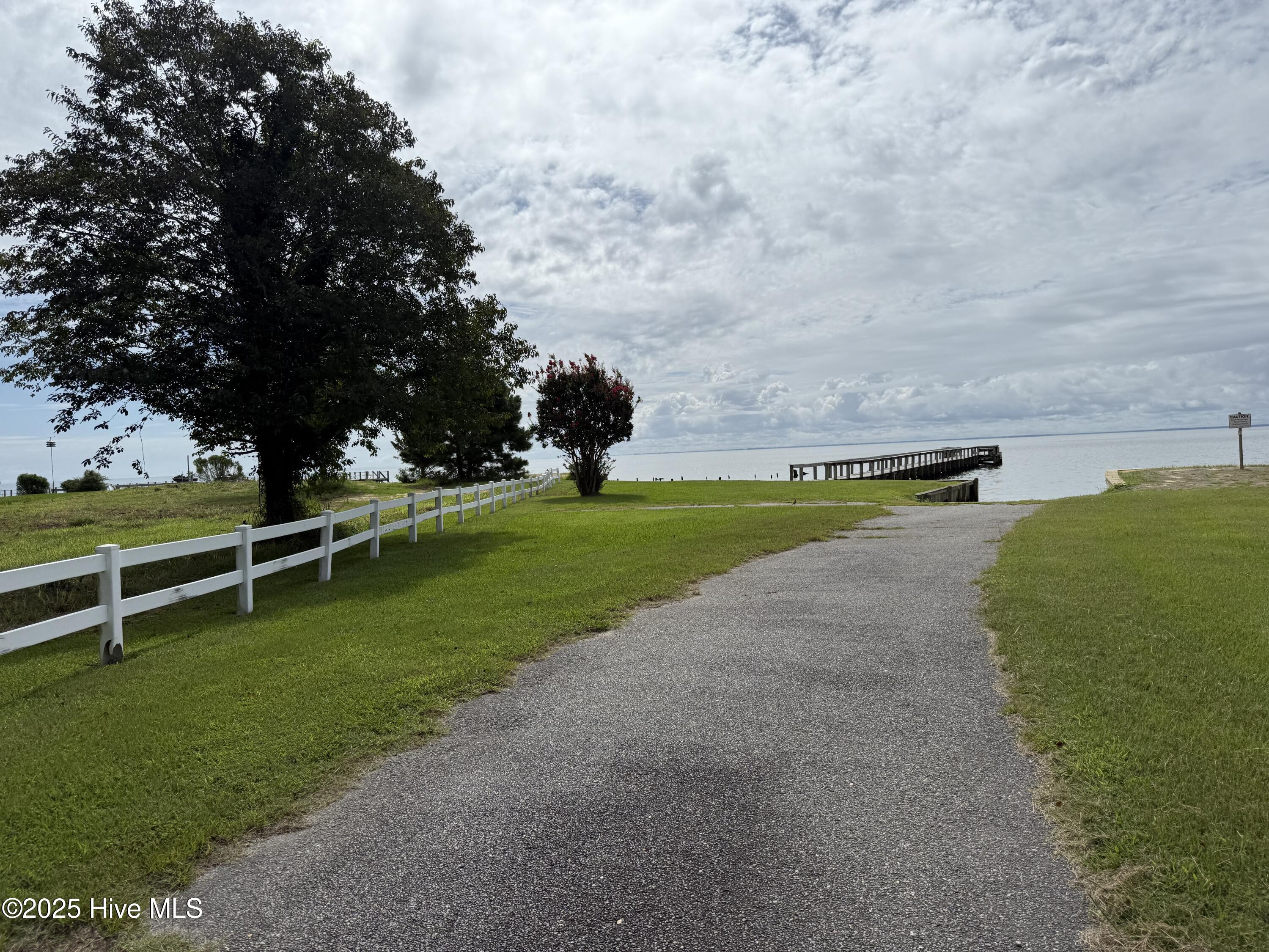 Neighborhood boat ramp & pier