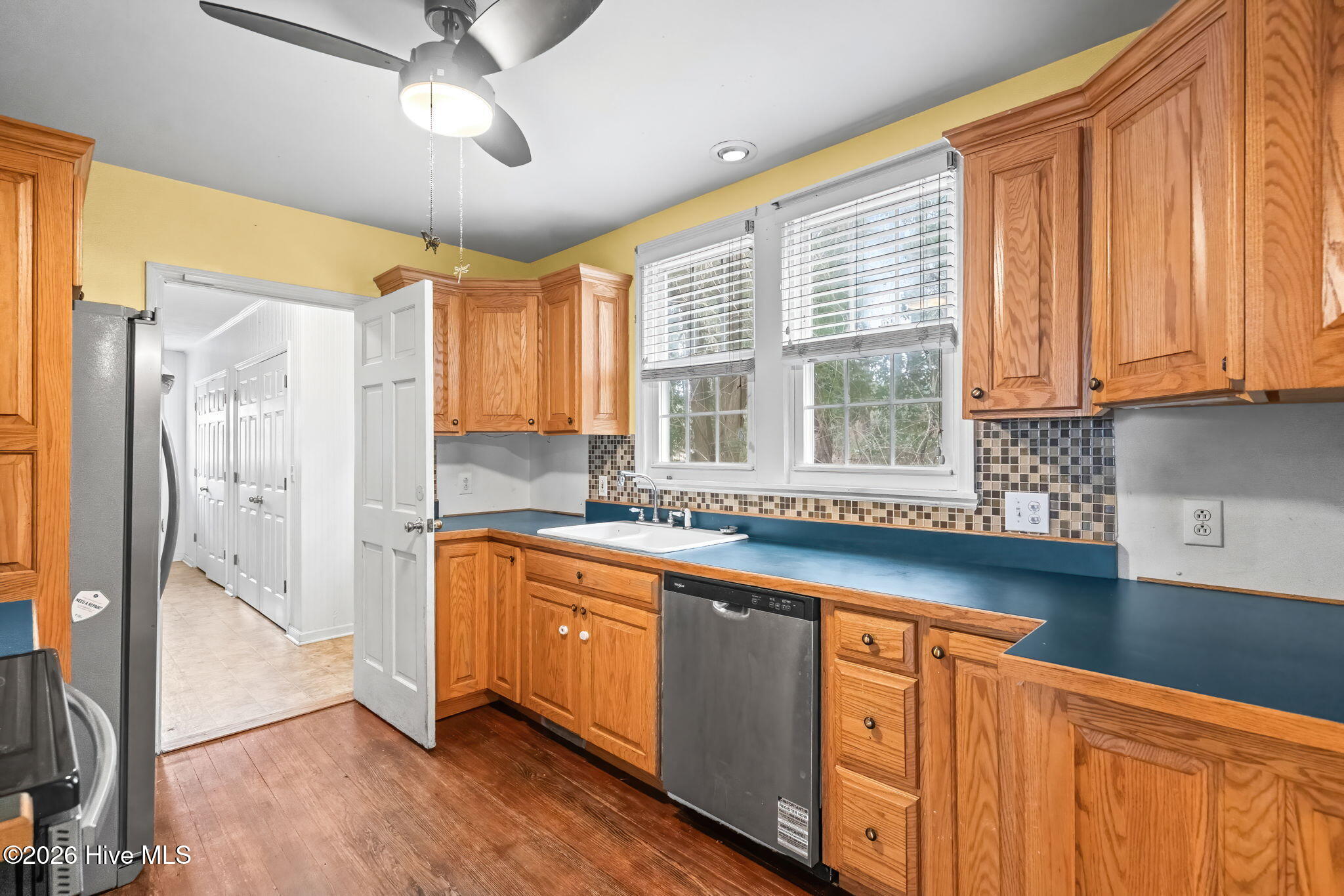 100549588 | Photo 19