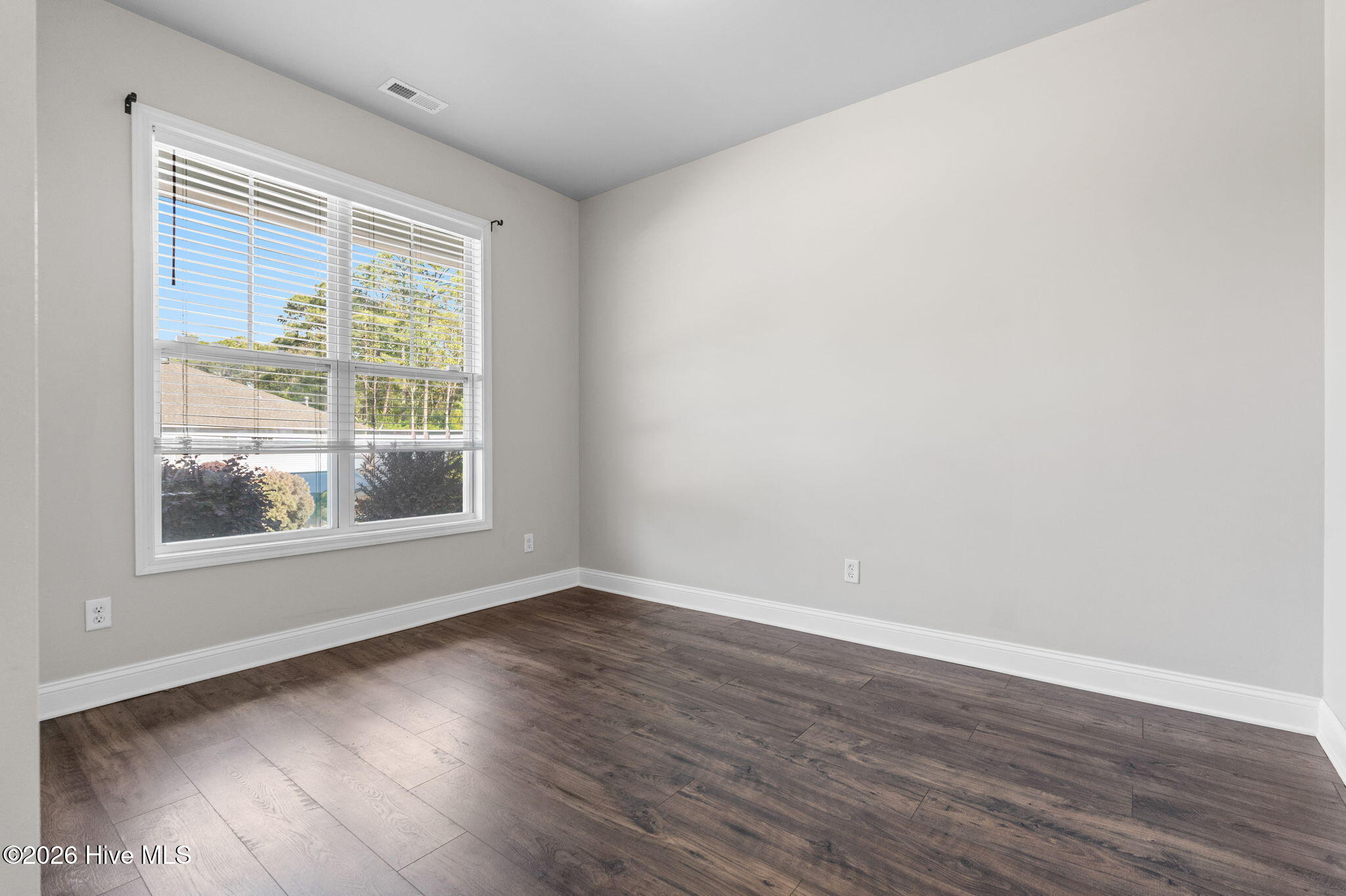 100540133 | Photo 18