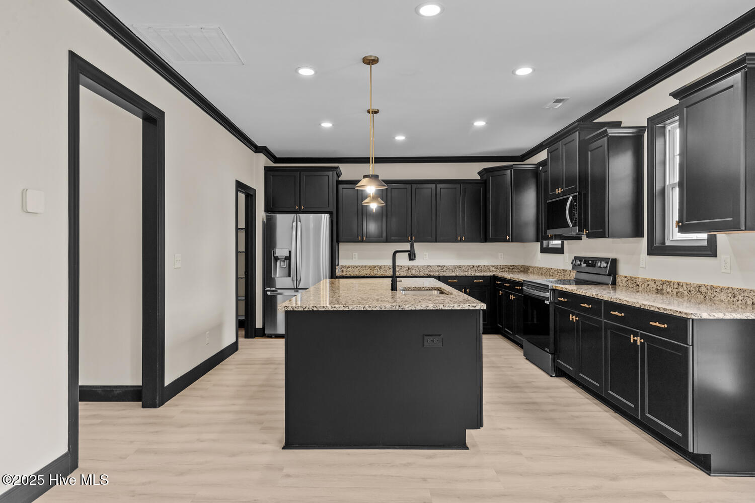 100536323 | Photo 14