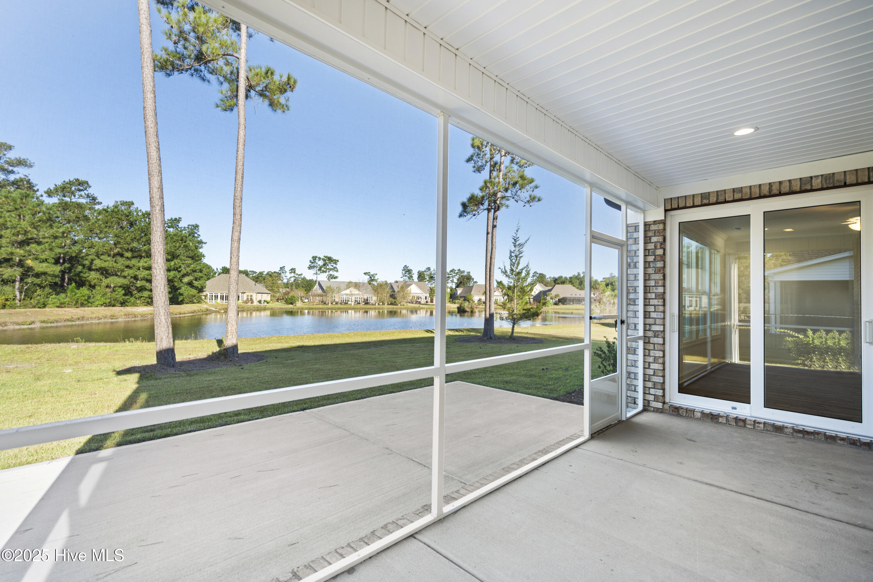 100493135 | Photo 49