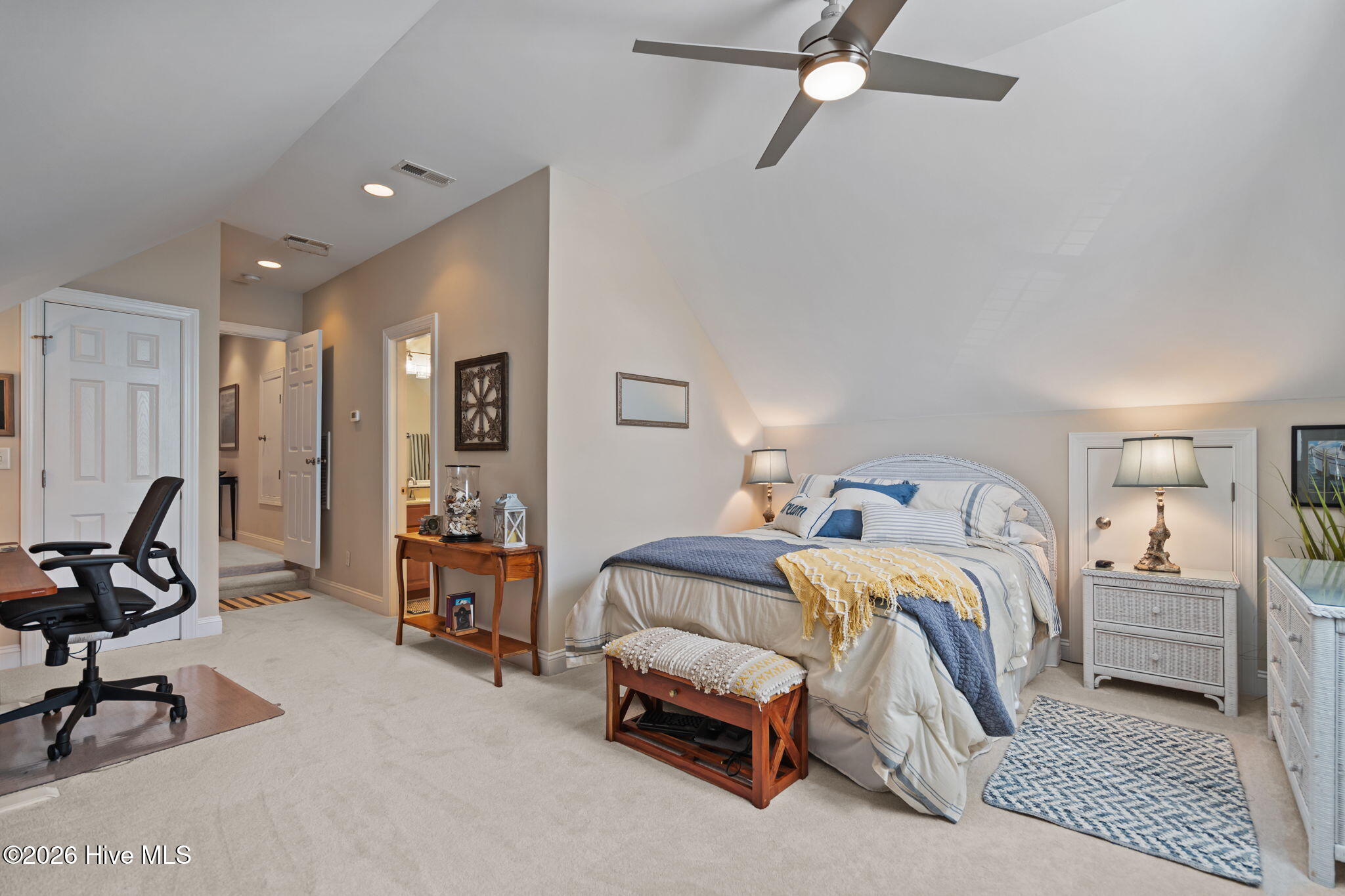 100562248 | Photo 38