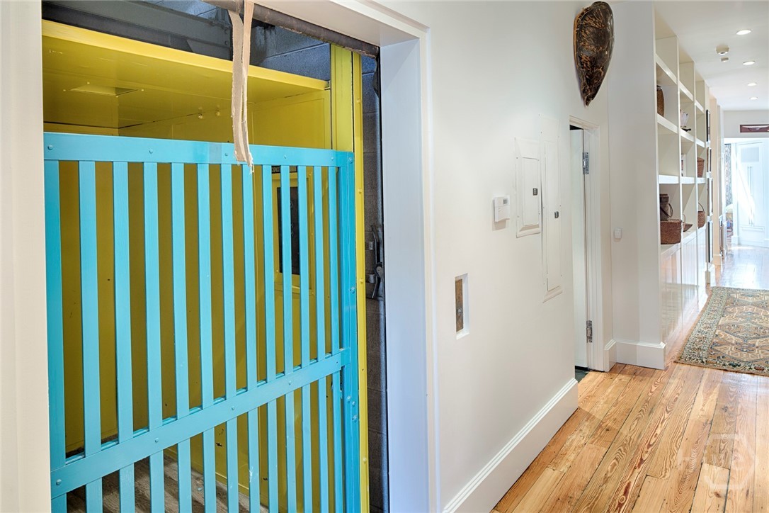 232 E Broughton Street, Savannah, GA, 31401