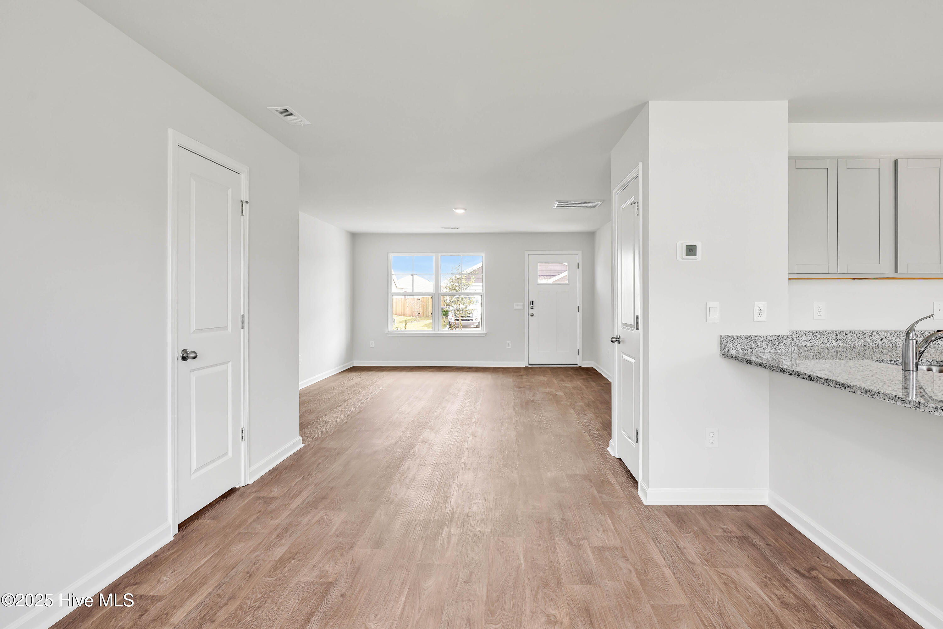 100518882 | Photo 10