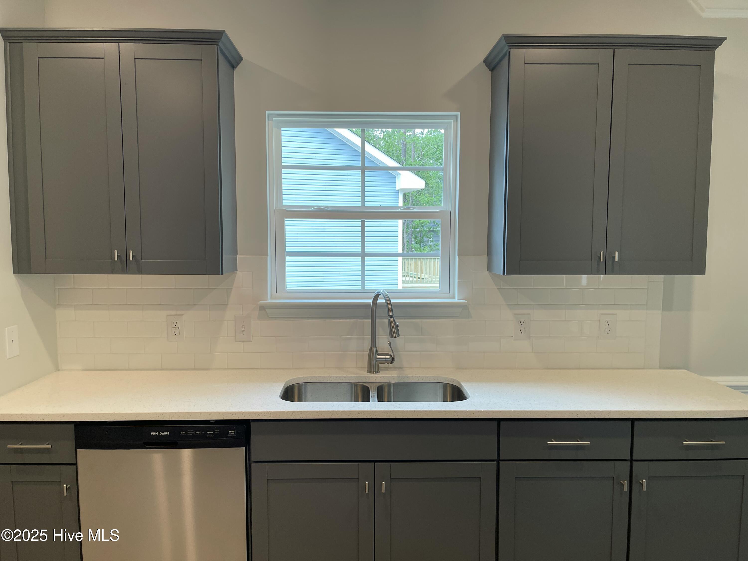 100446746 | Photo 17