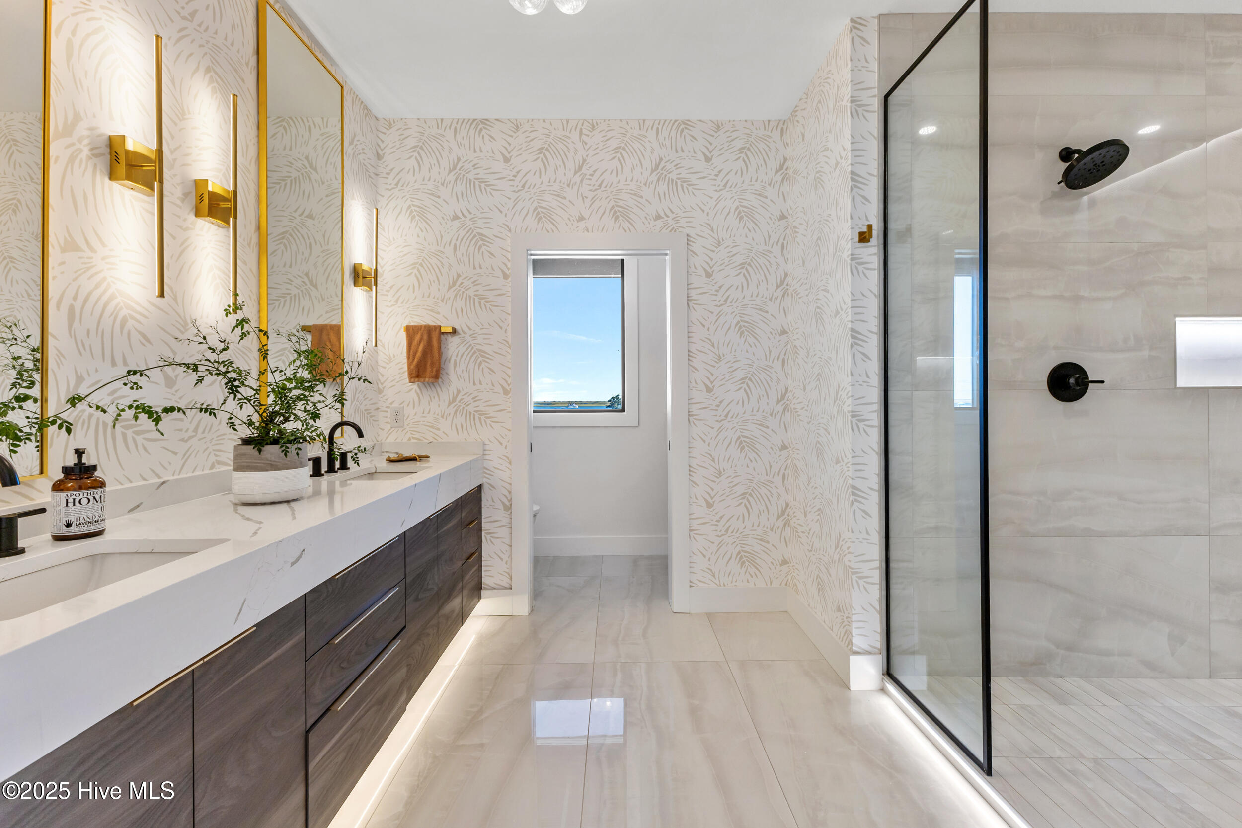 100560087 | Photo 29