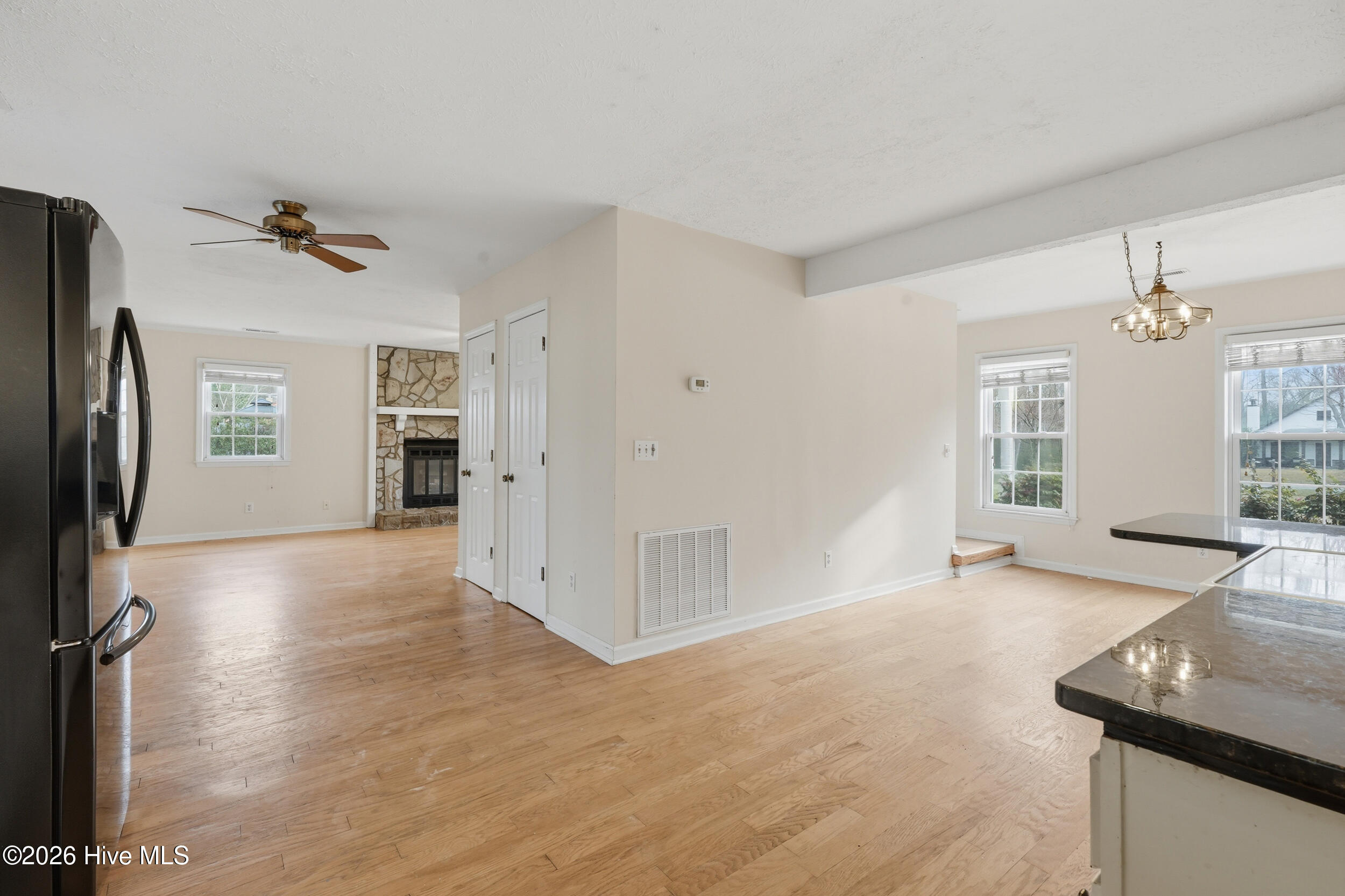 100559462 | Photo 13