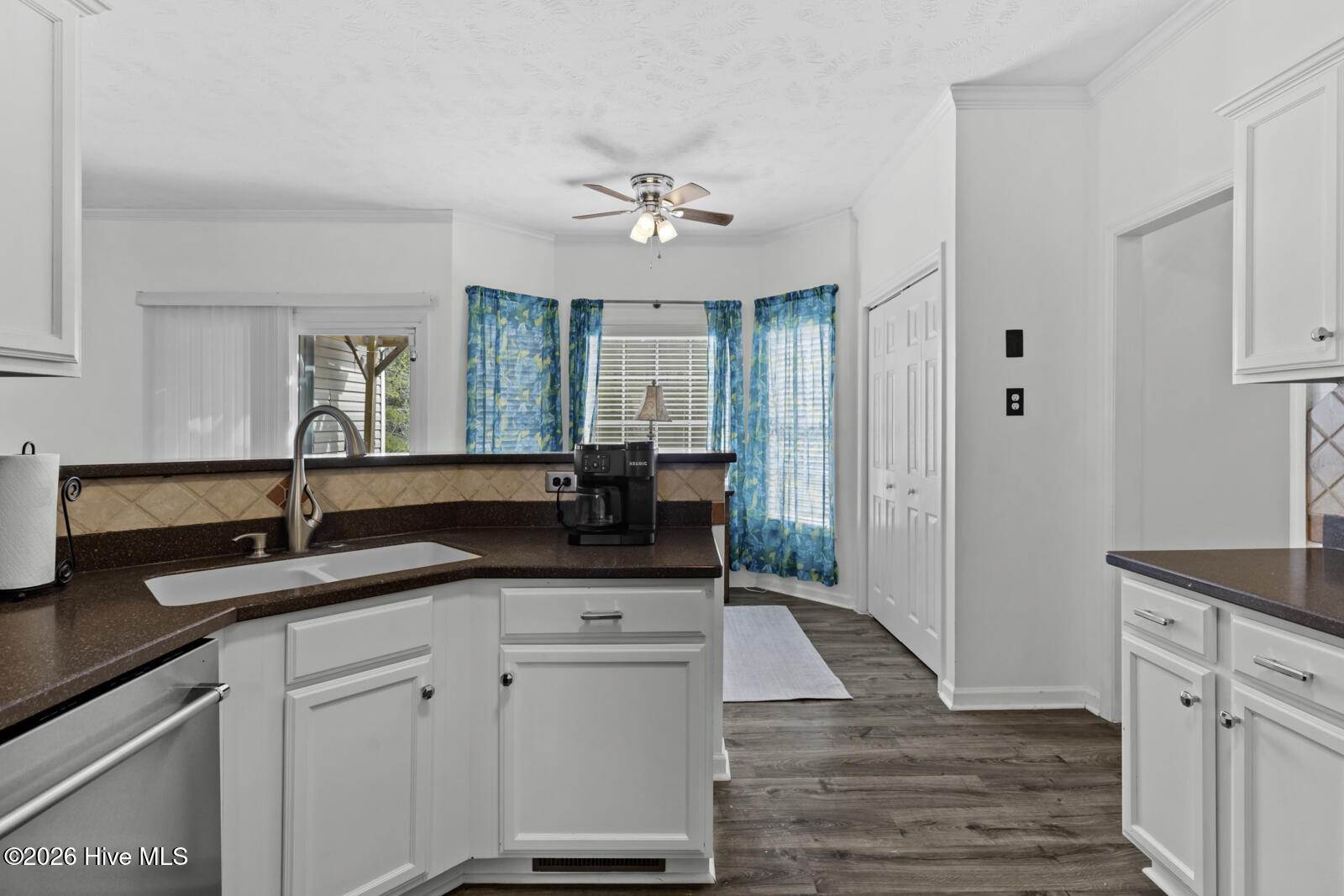 100562743 | Photo 13