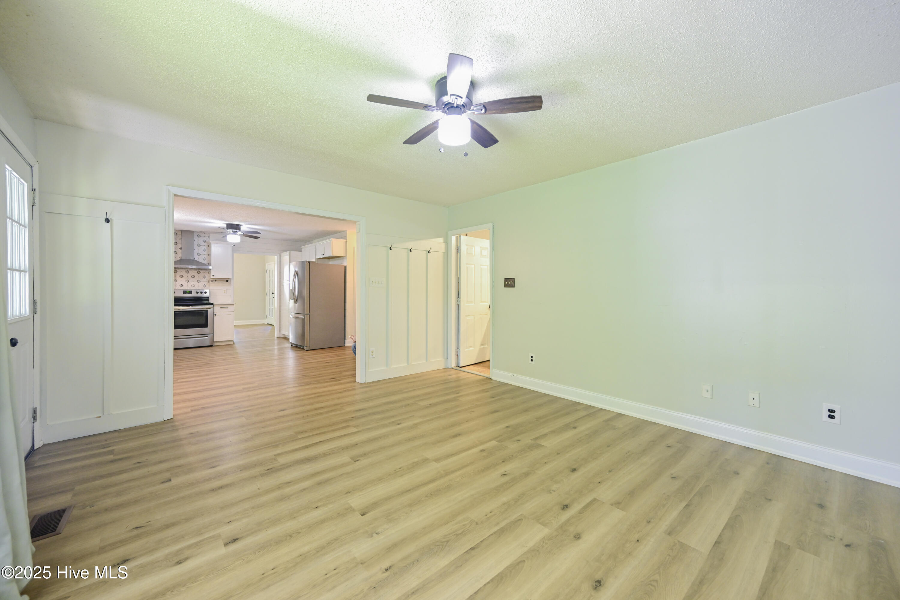 100523748 | Photo 12