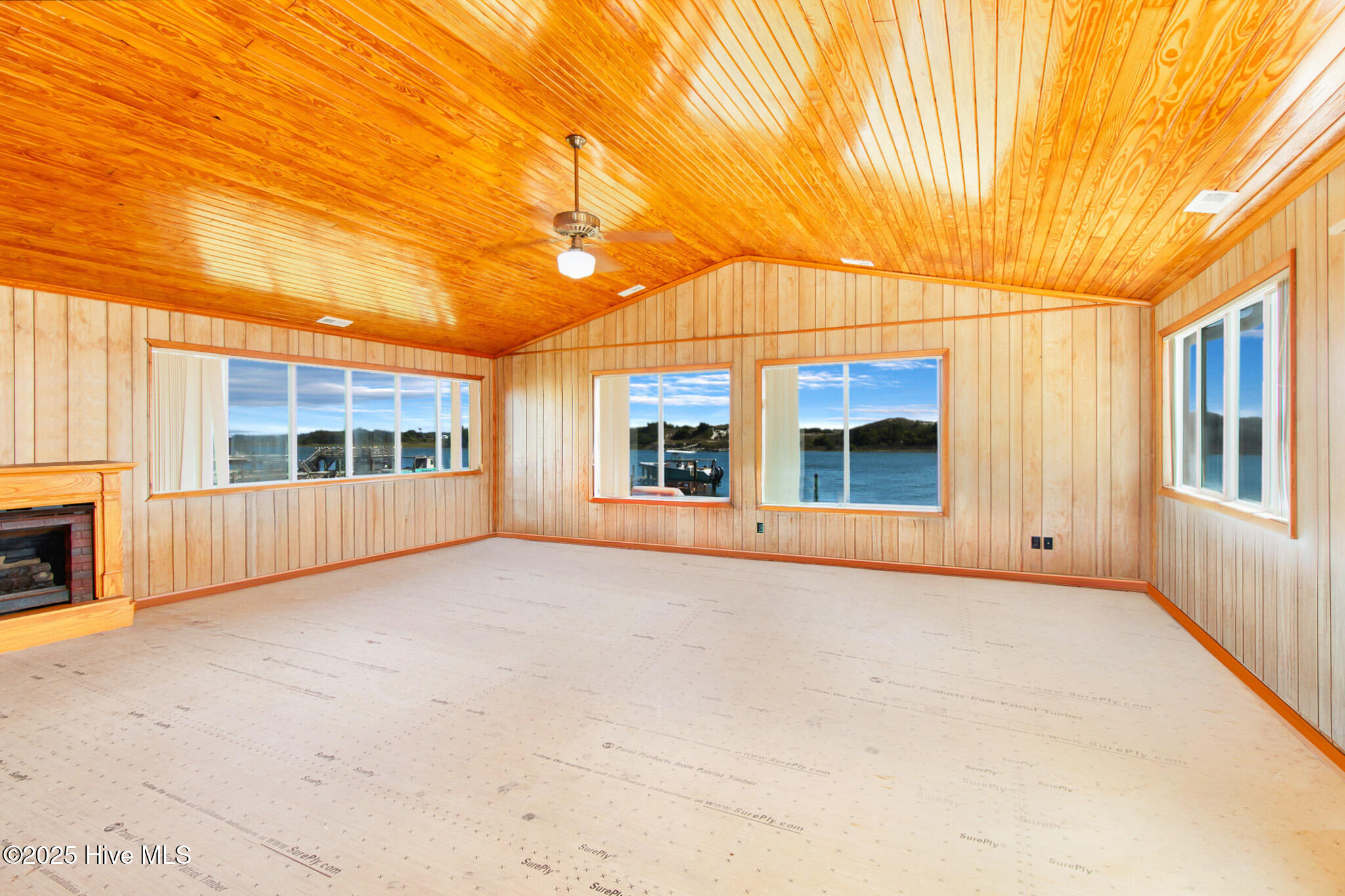 100535334 | Photo 13