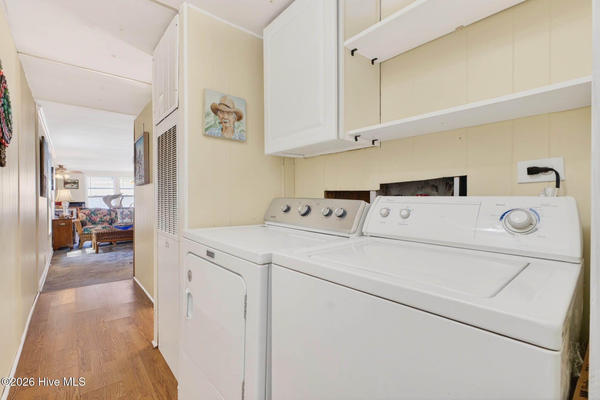 100567850 | Photo 33