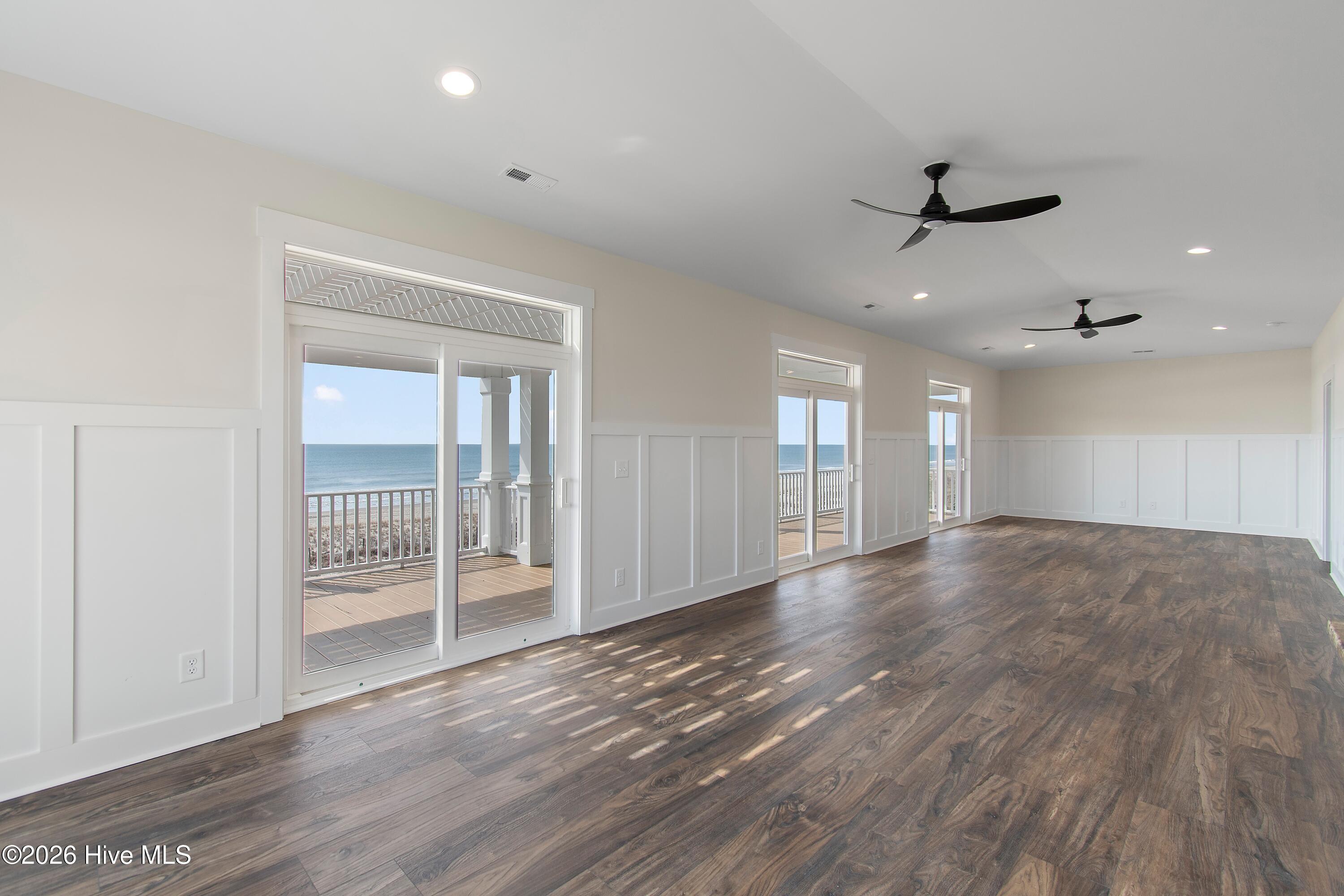 100525710 | Photo 10