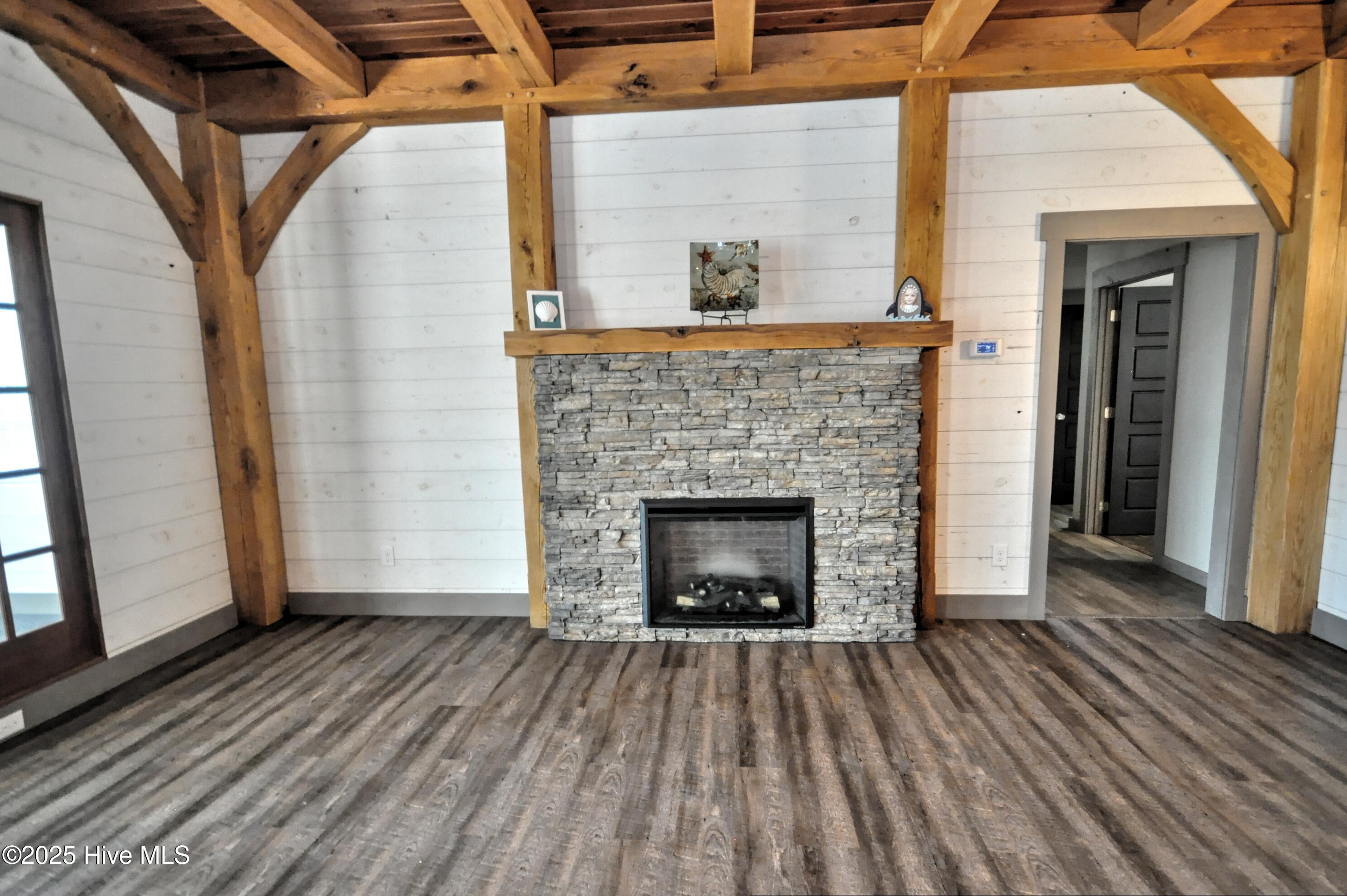 100535585 | Photo 19