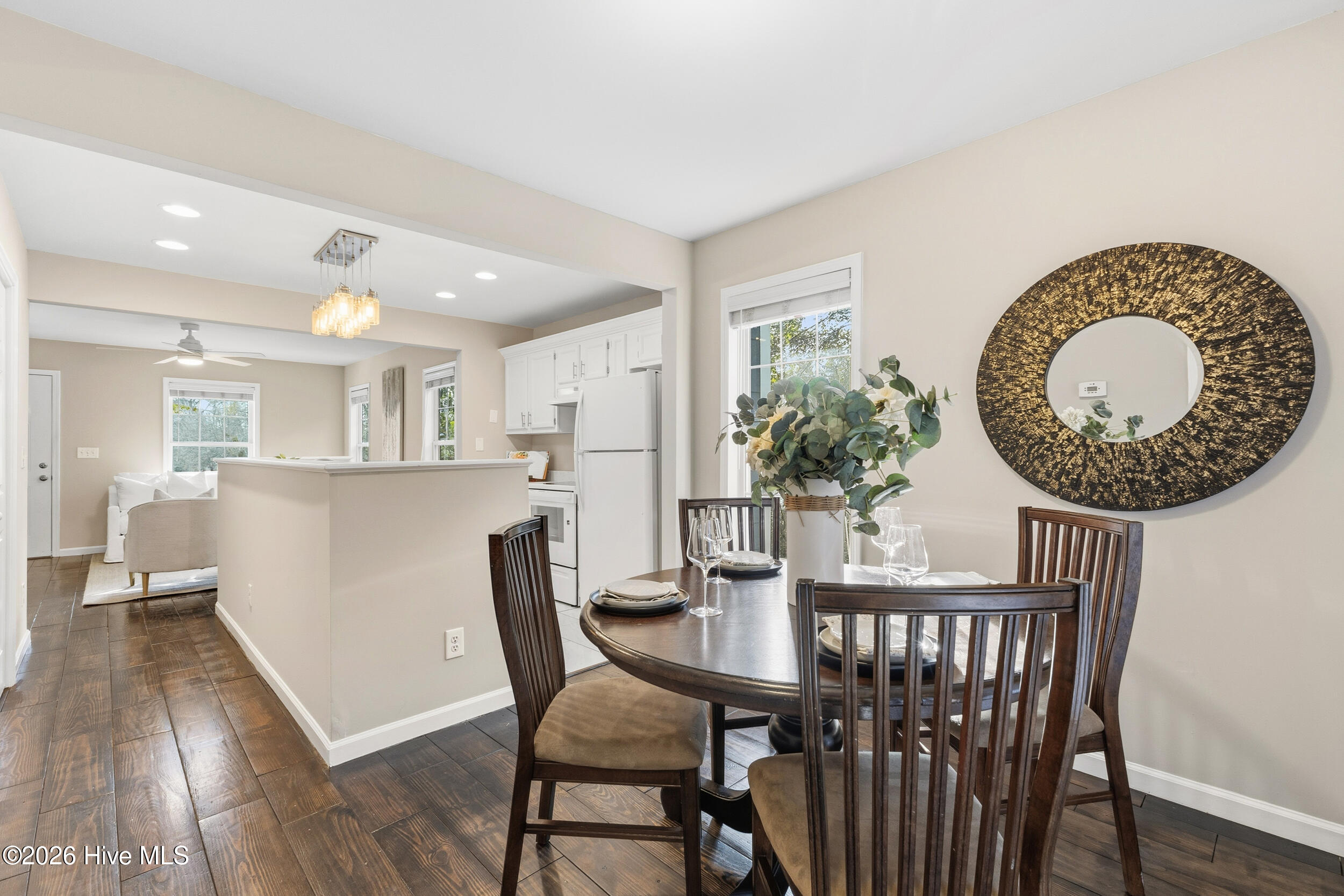 100548014 | Photo 12