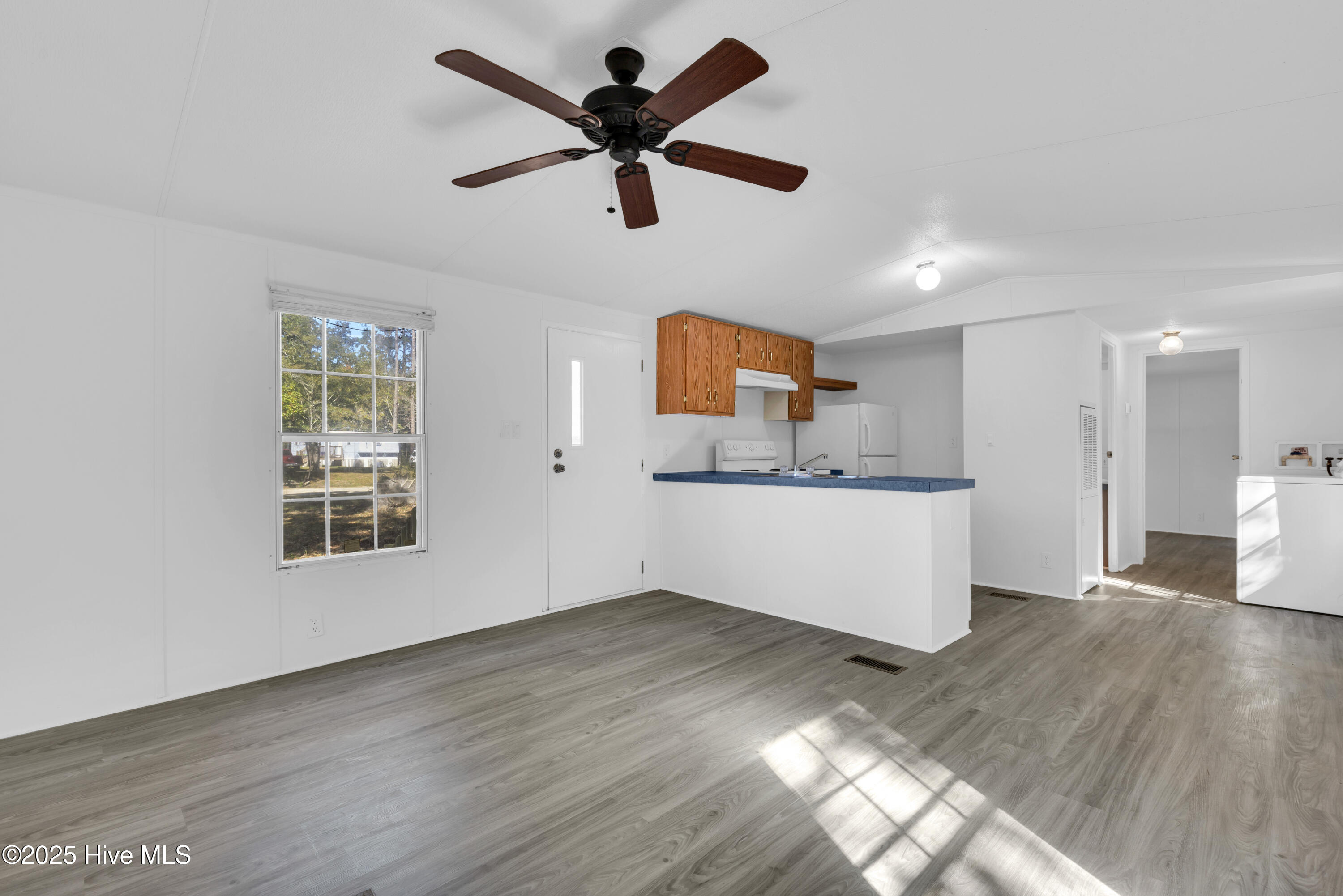 100539663 | Photo 15