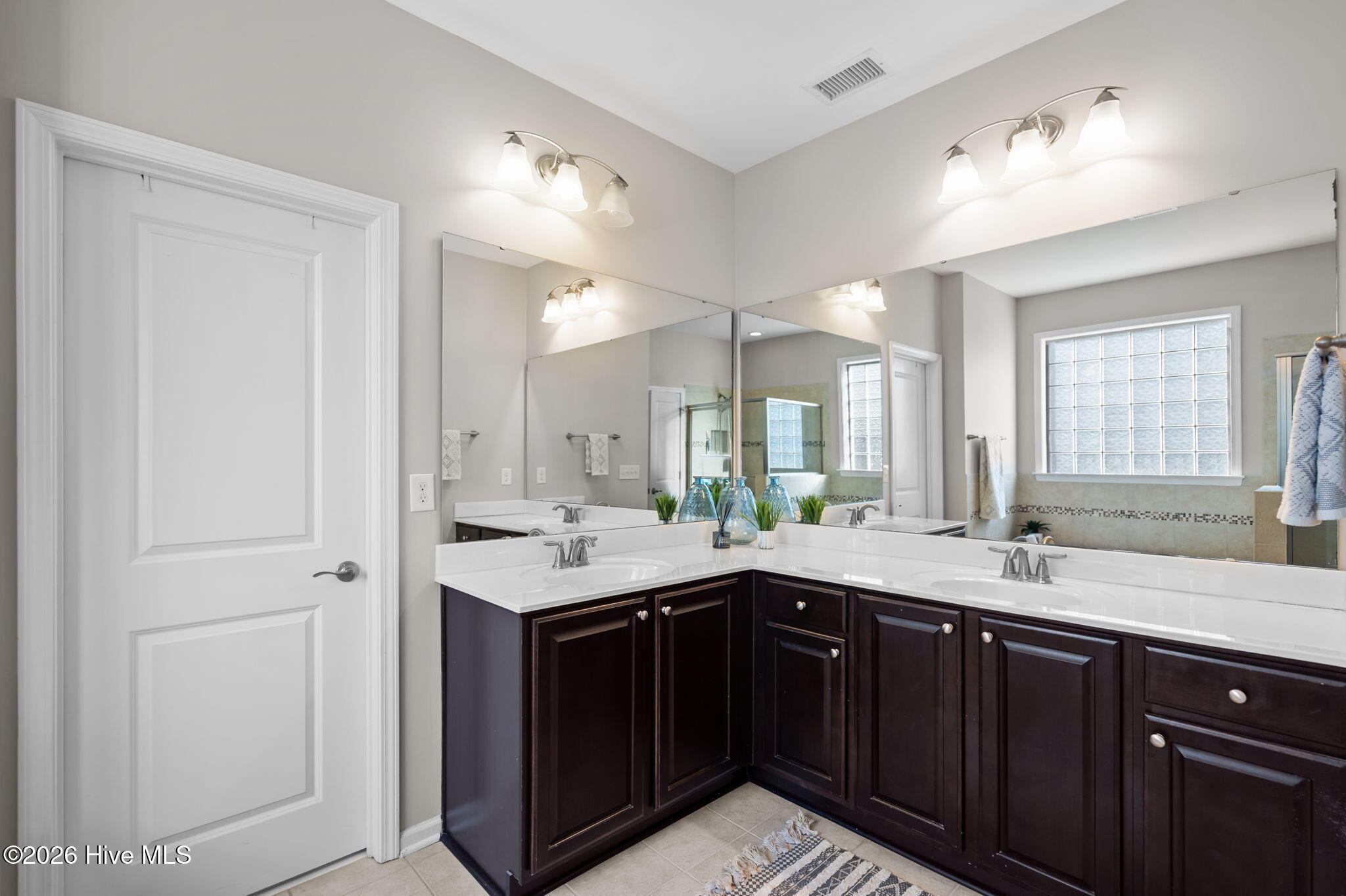 100554363 | Photo 35