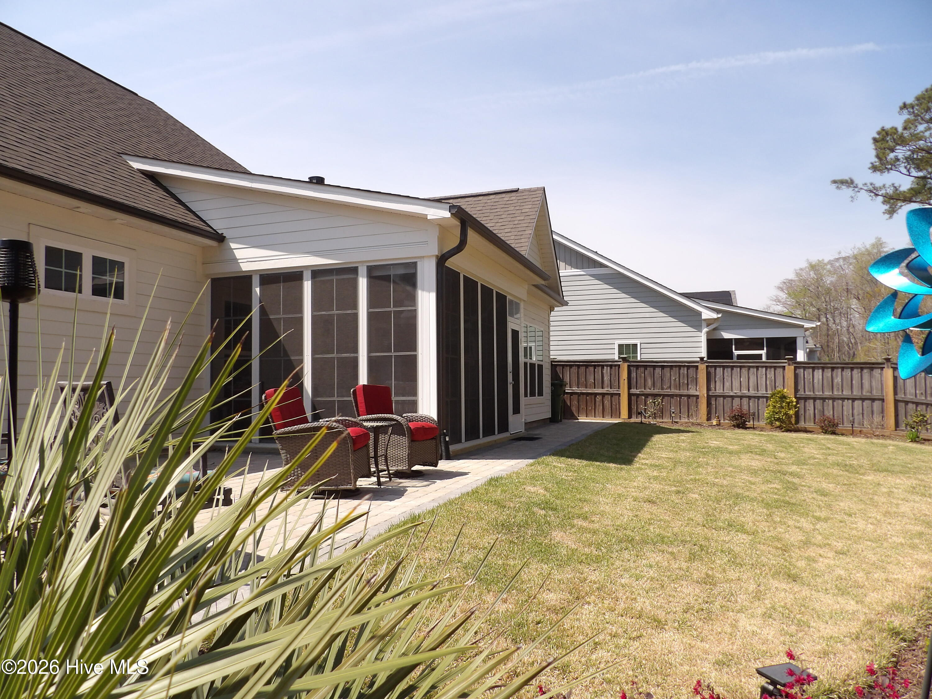 100561891 | Photo 61