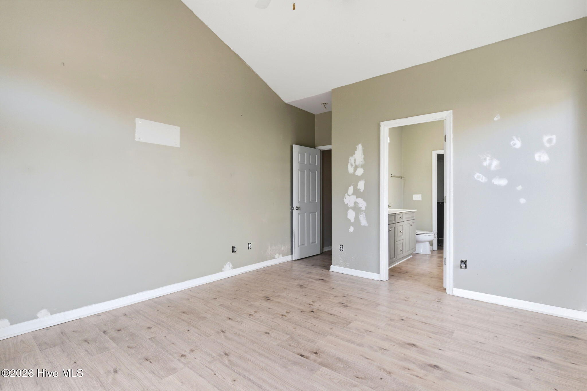 100556646 | Photo 18