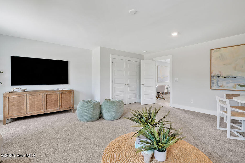 100532693 | Photo 24