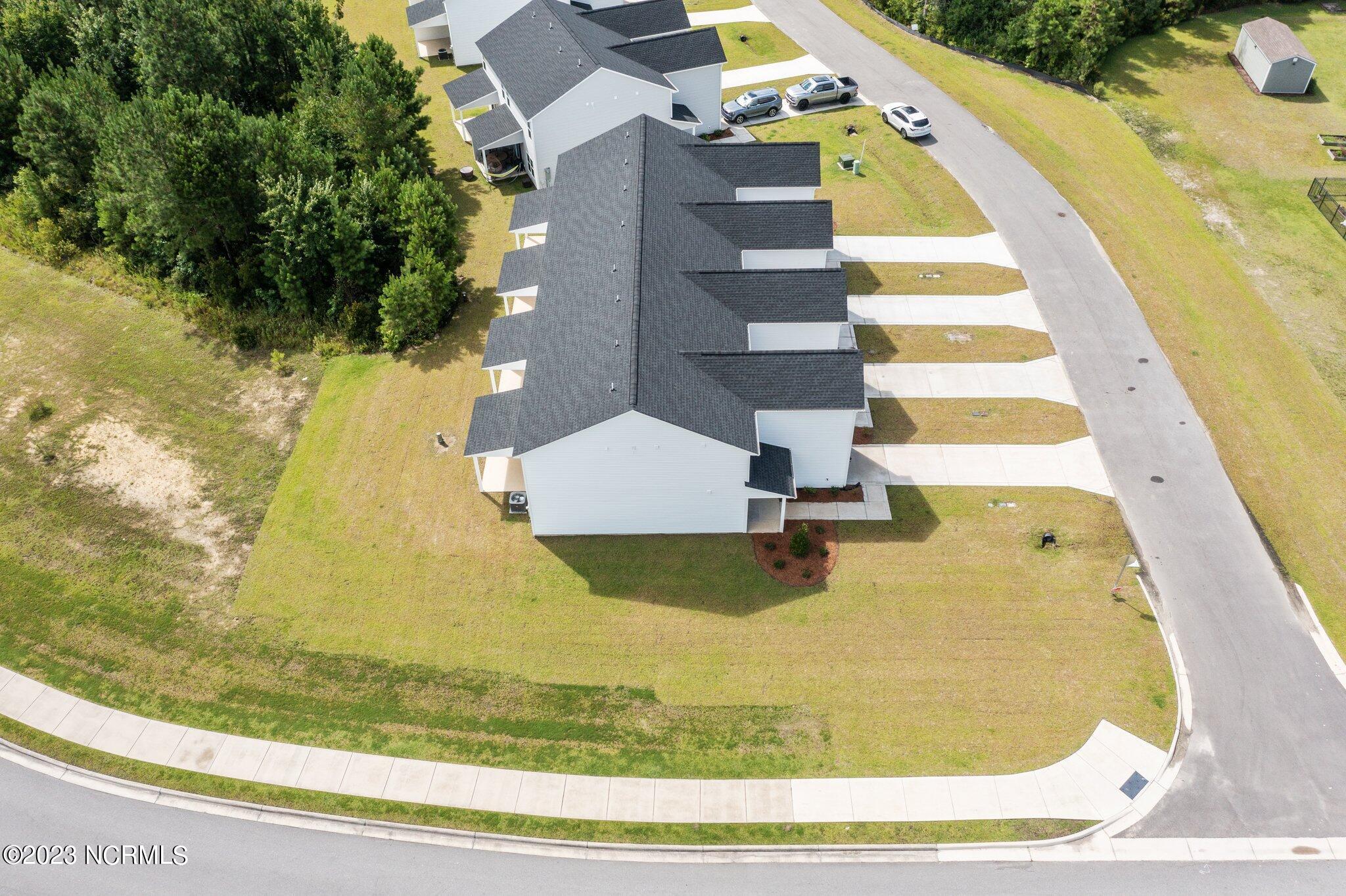 100570628 | Photo 22