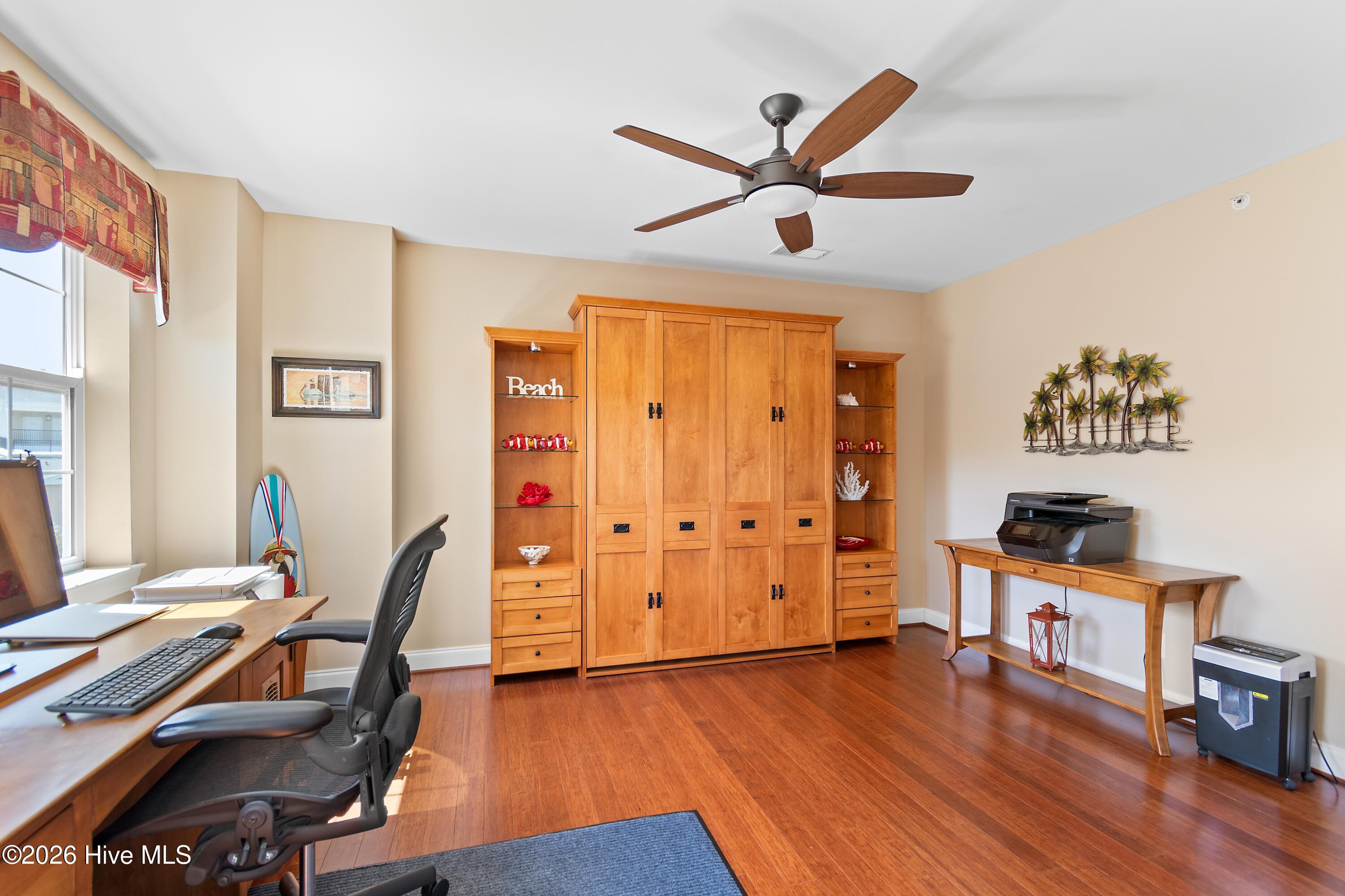 100567297 | Photo 27