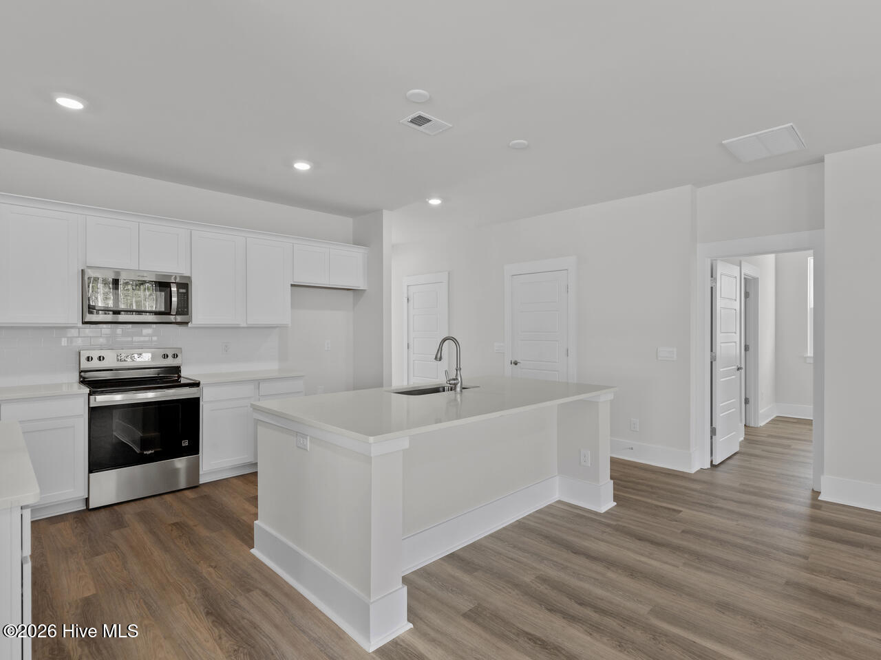 100530535 | Photo 10