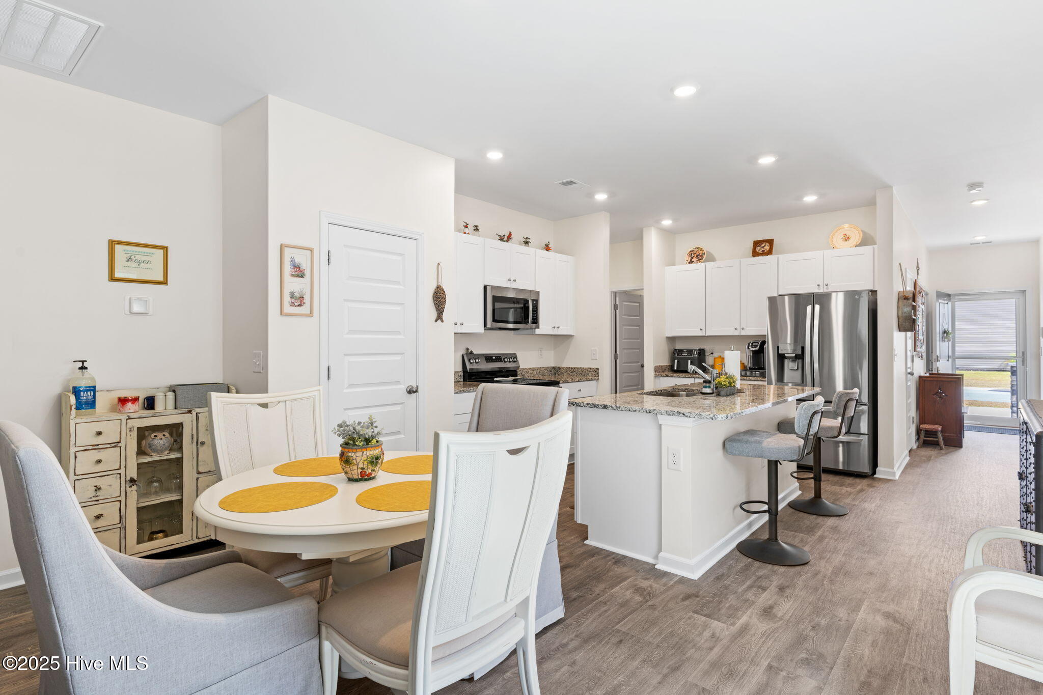 100532553 | Photo 12