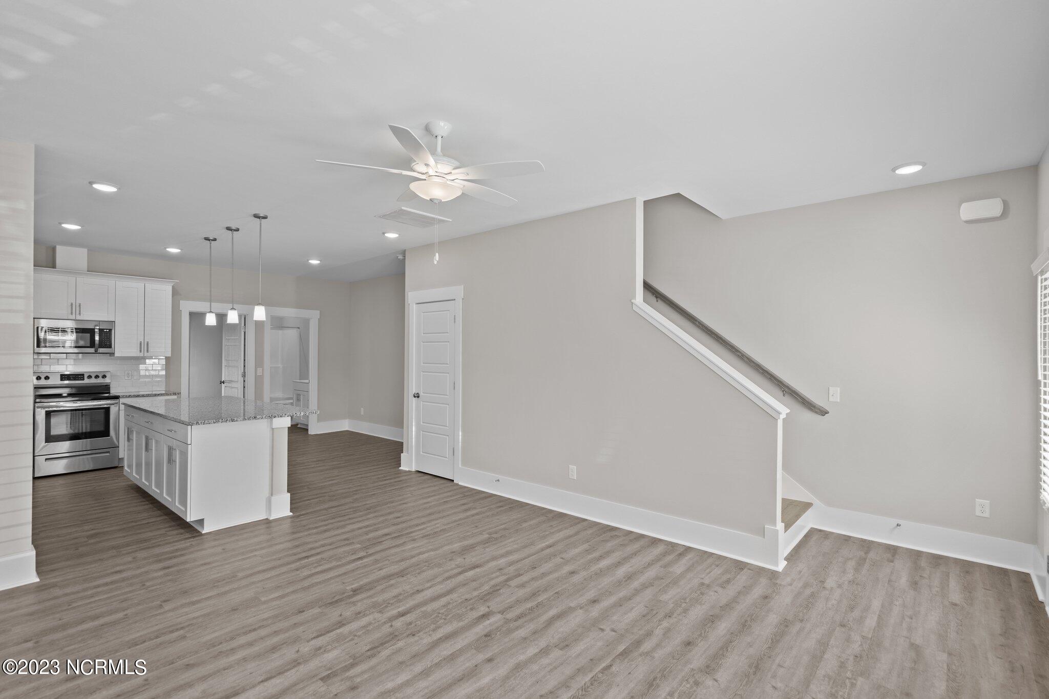 100545578 | Photo 15