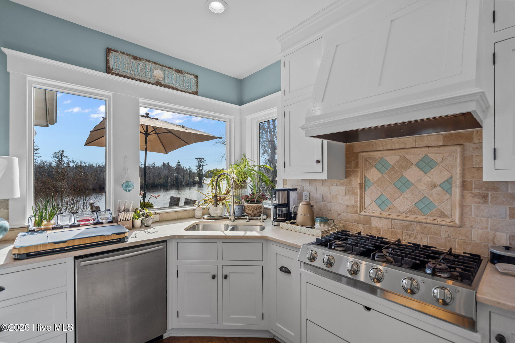 100555800 | Photo 22