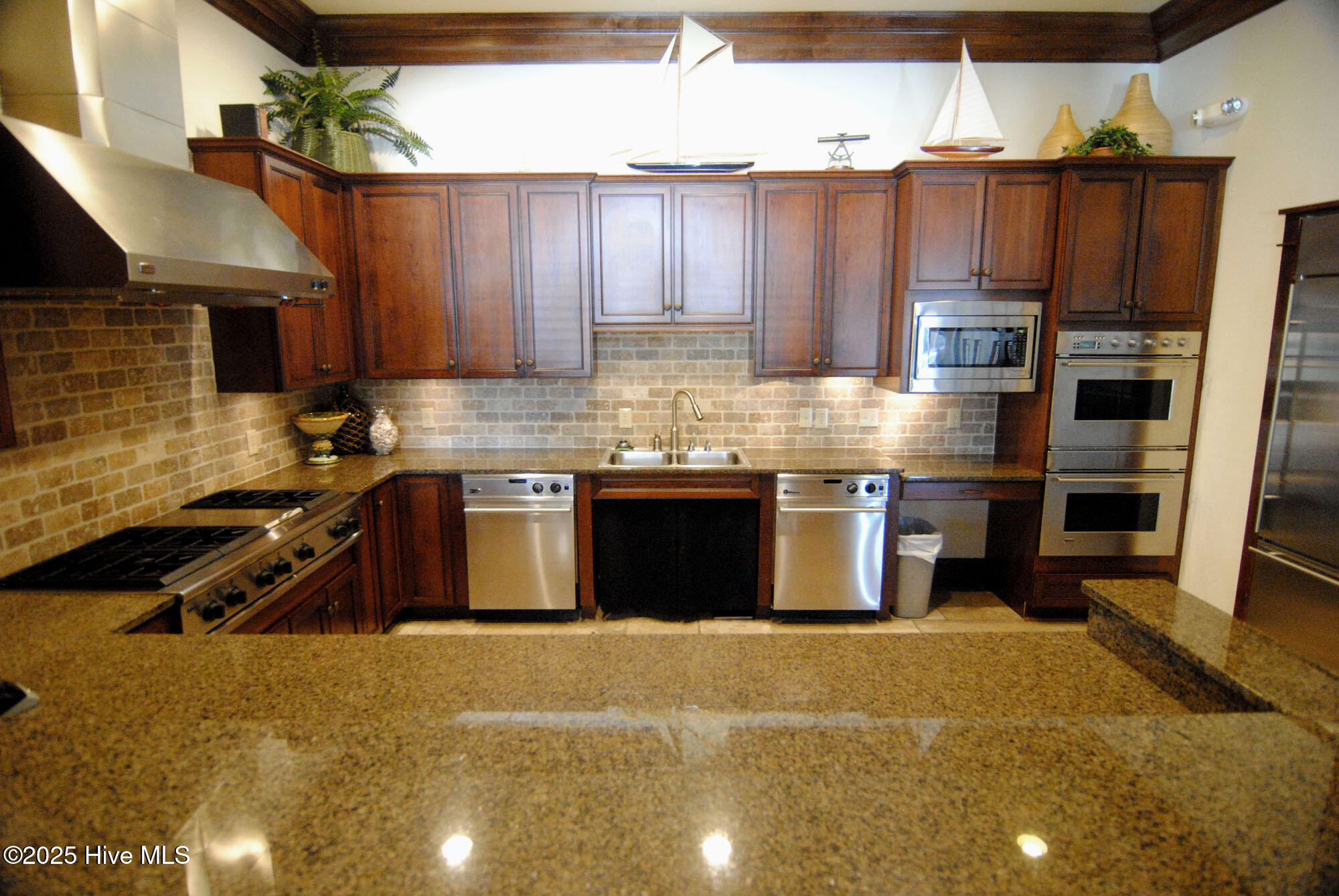 100536723 | Photo 65