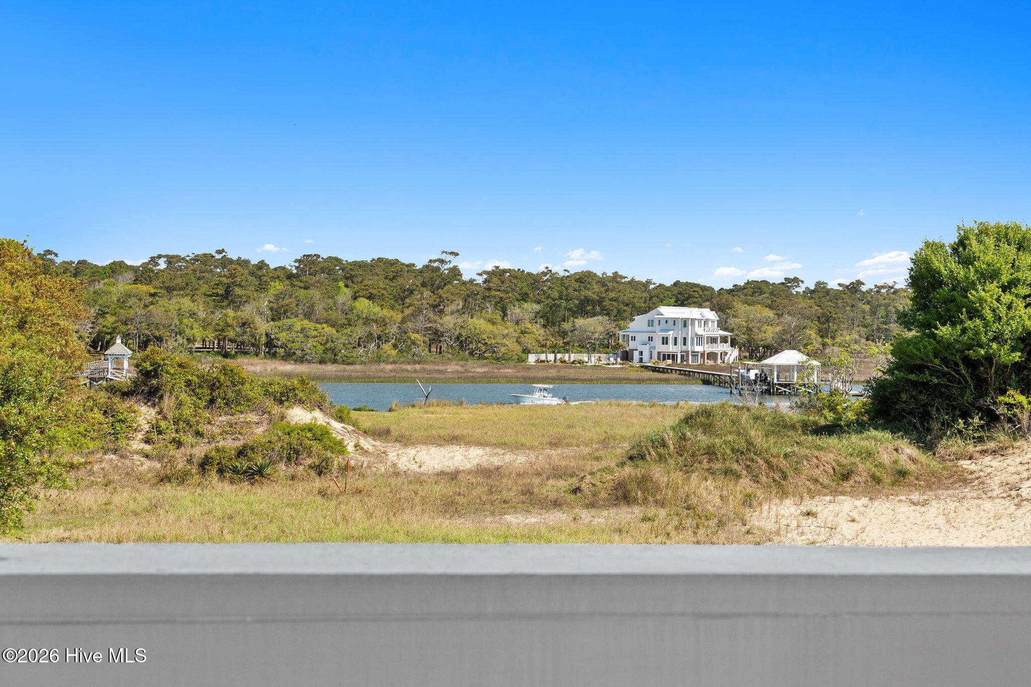 100561673 | Photo 54