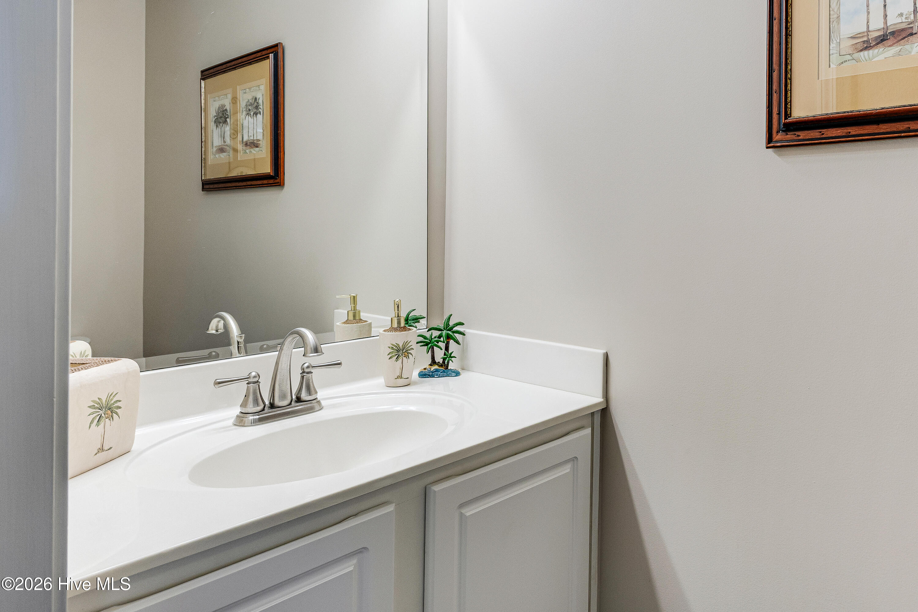 100548192 | Photo 32