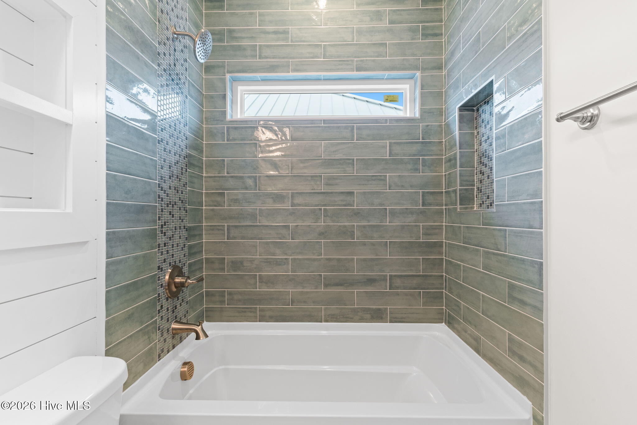 100558448 | Photo 26