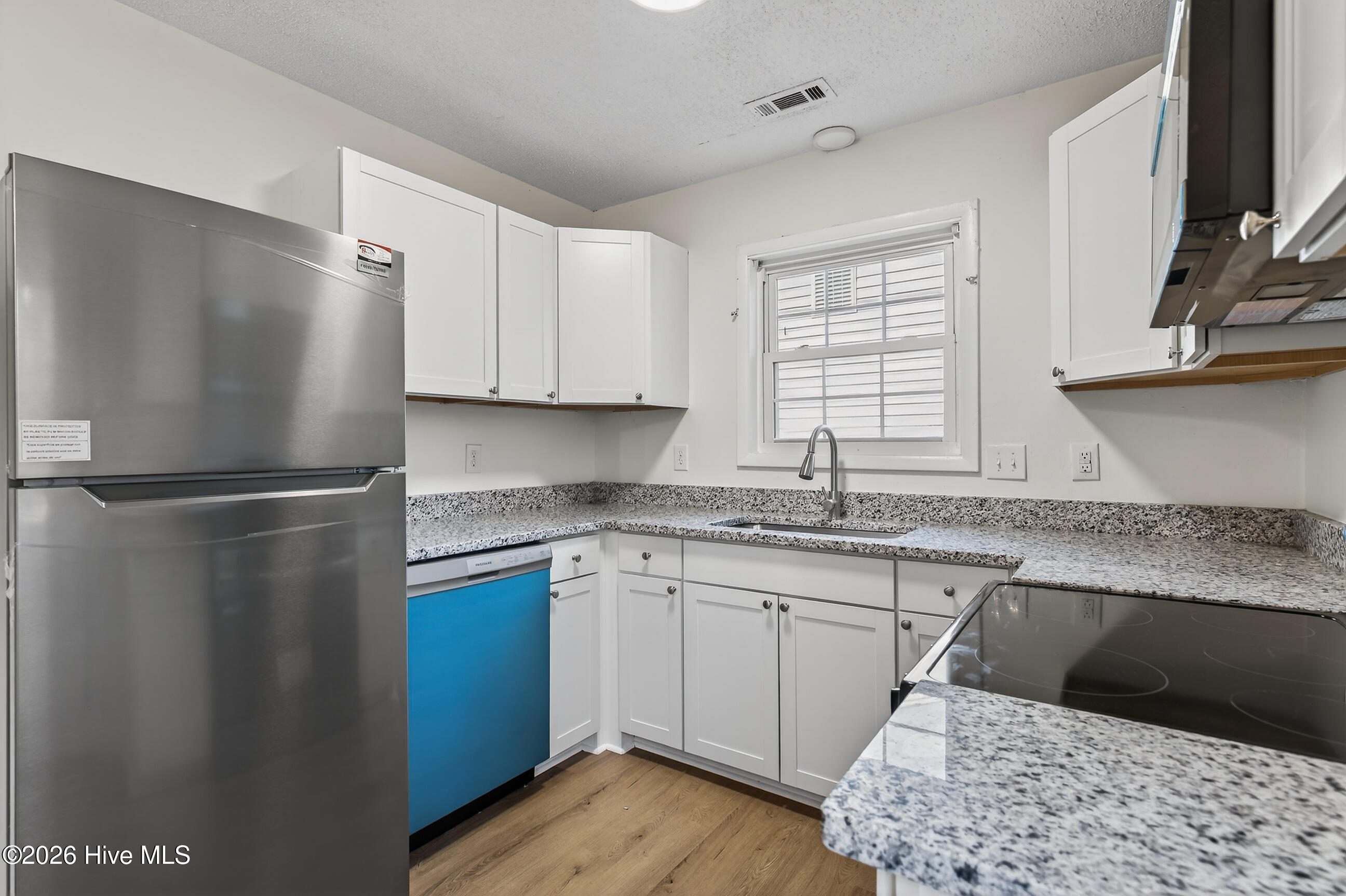 100555829 | Photo 12