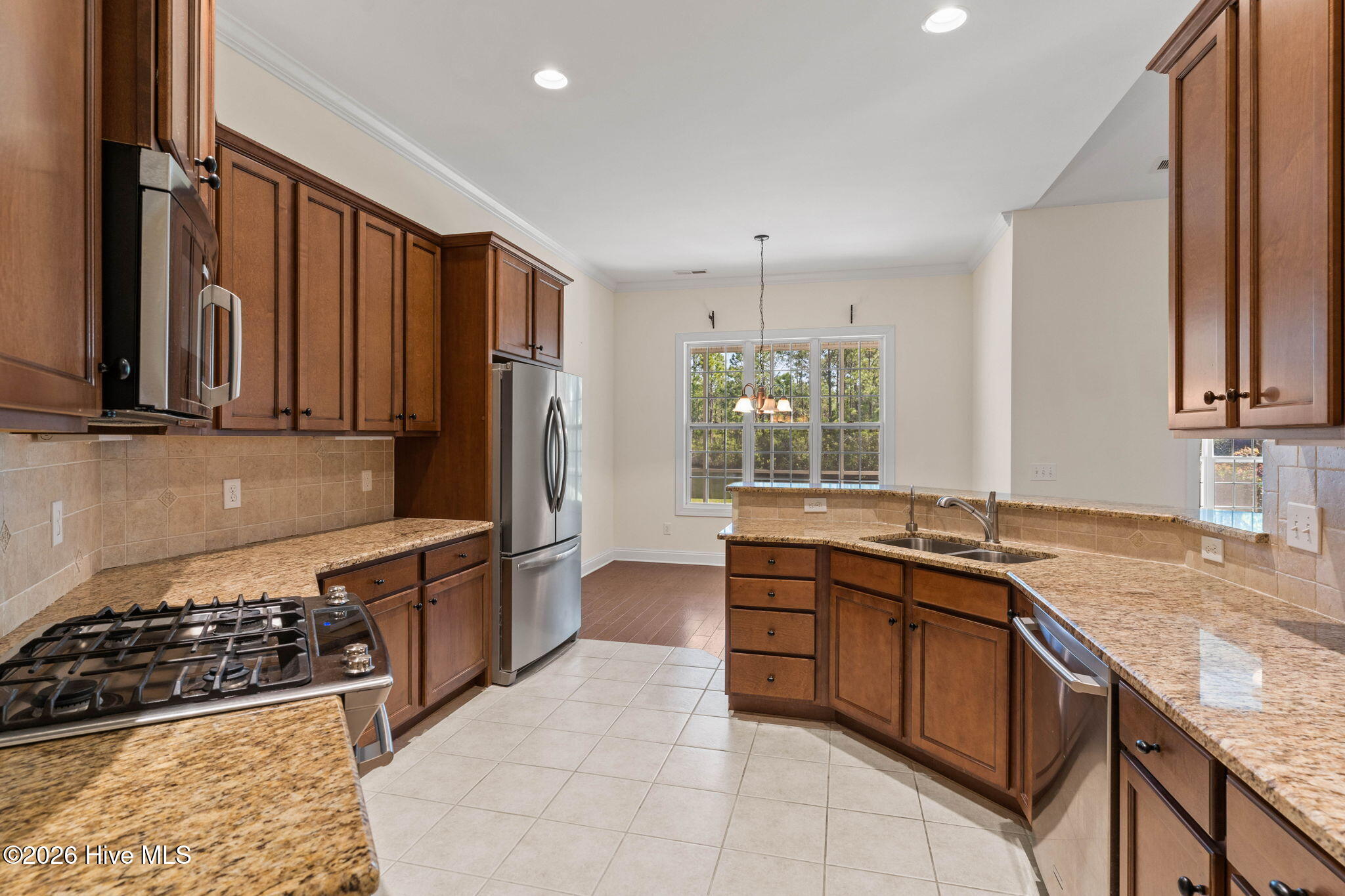 100568005 | Photo 15