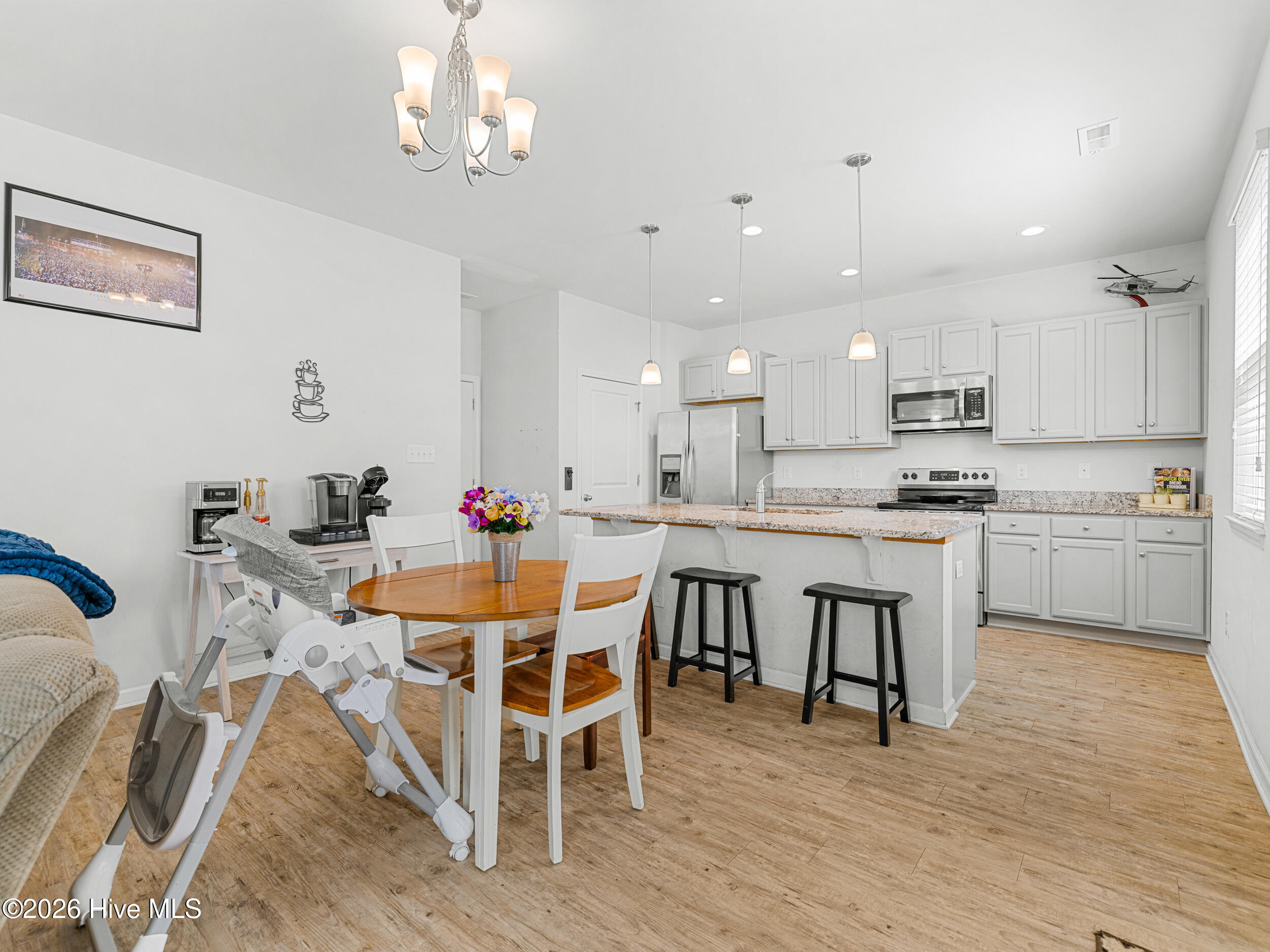 100567072 | Photo 12